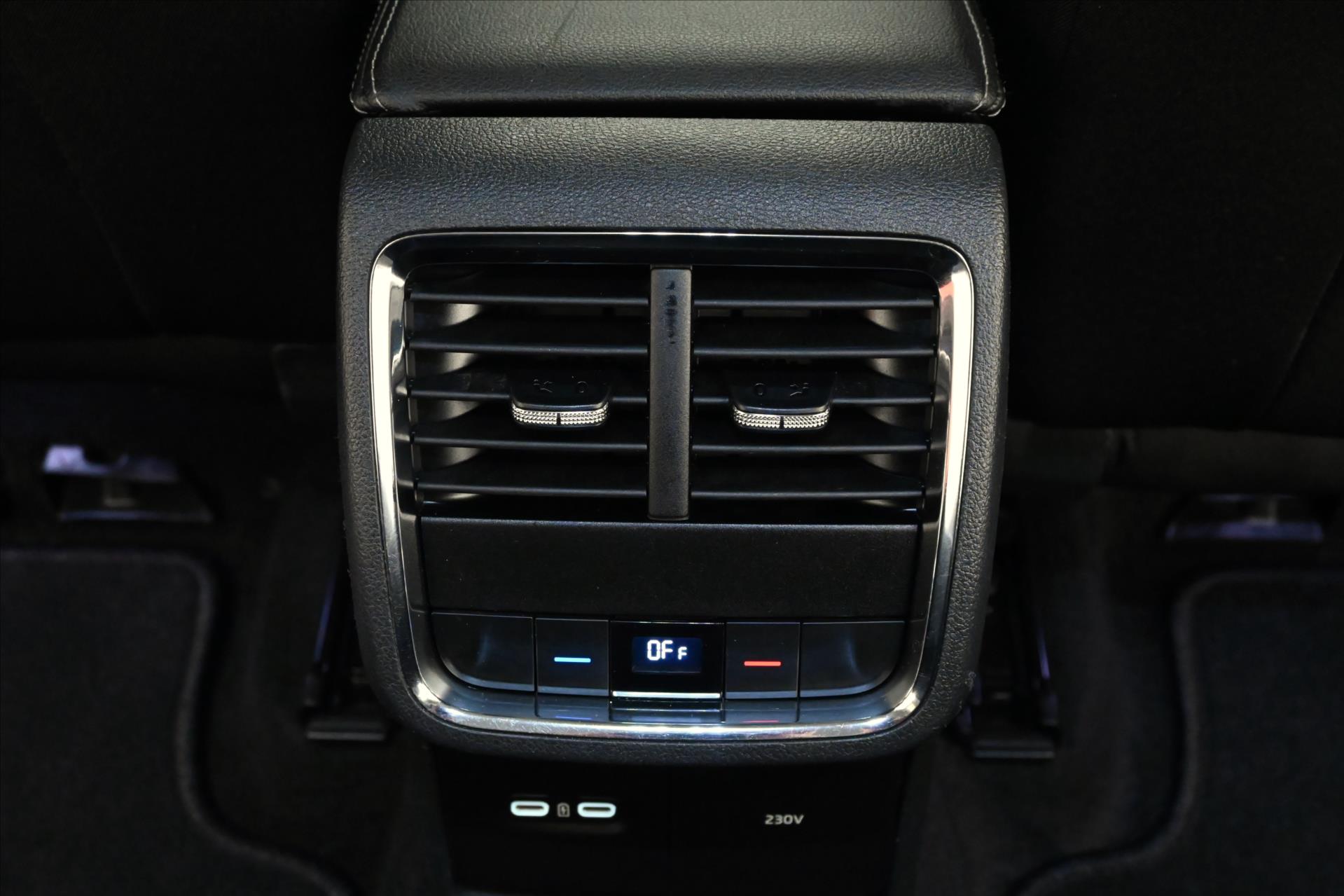 Hlavní fotografie vozu Škoda Octavia 2,0 TDI 110 kW DSG 4x4 Záruka až 5 let (24)