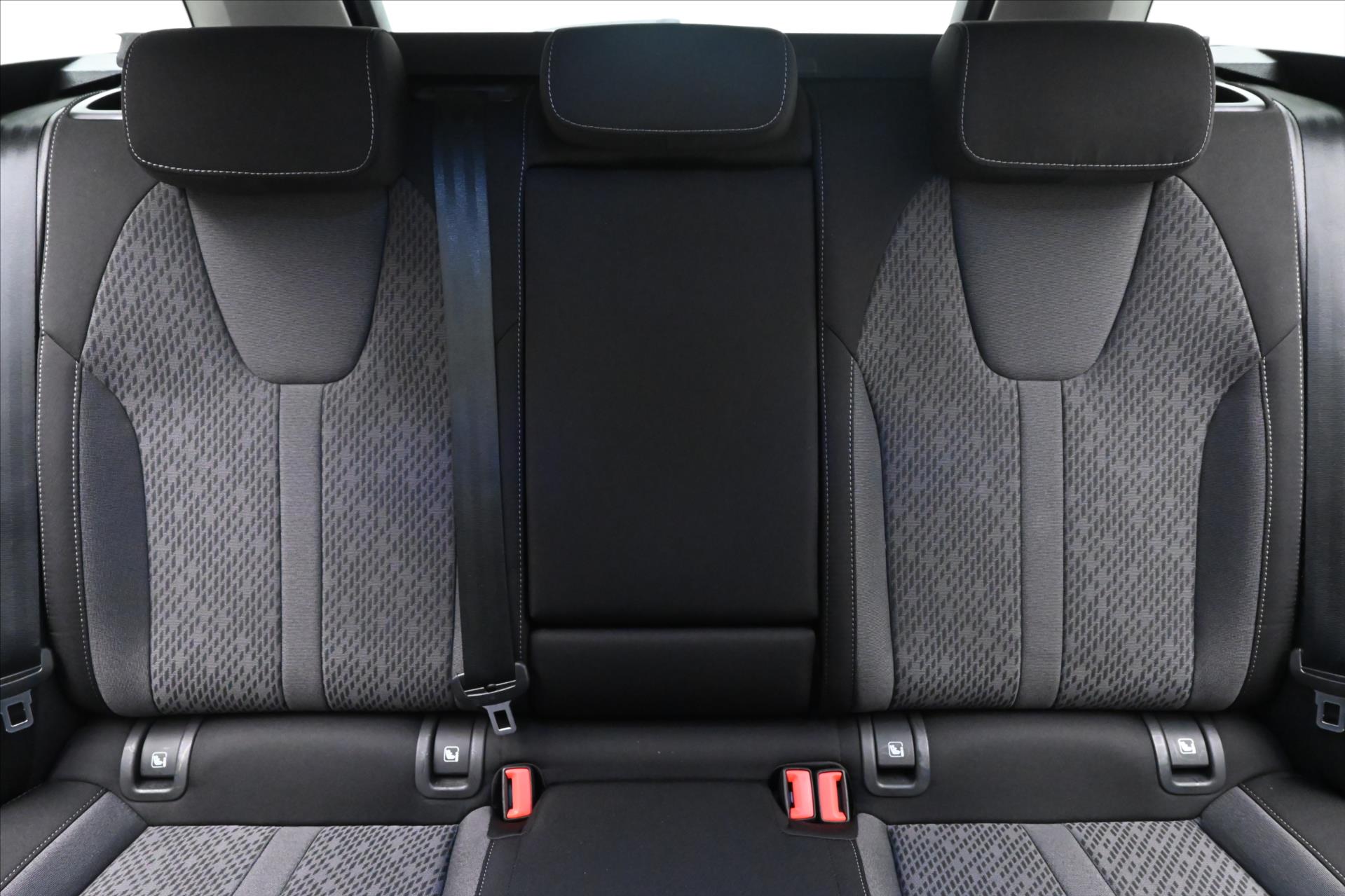 Hlavní fotografie vozu Škoda Octavia 2,0 TDI 110 kW DSG 4x4 Záruka až 5 let (30)