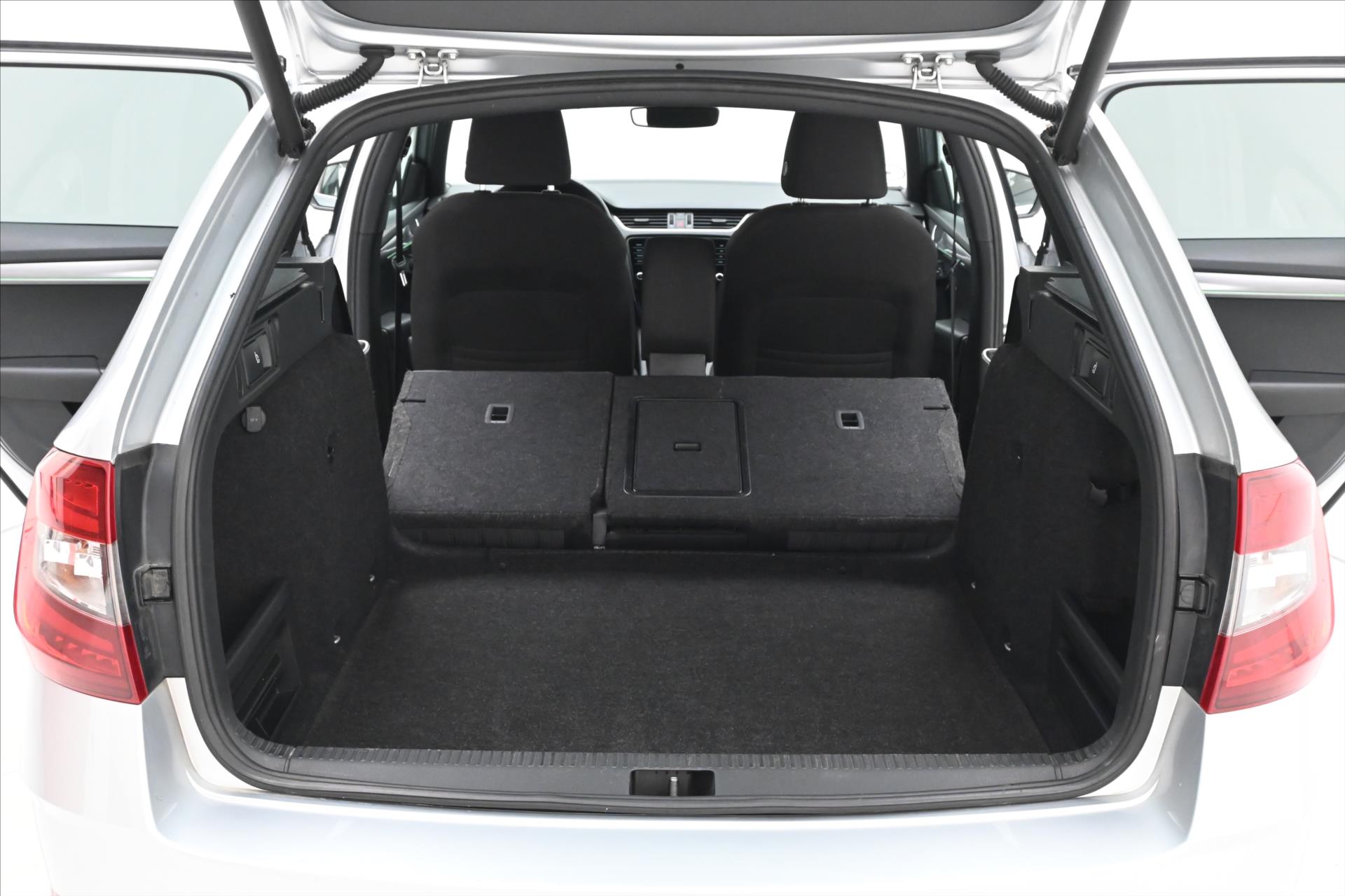 Hlavní fotografie vozu Škoda Octavia 2,0 TDI 110 kW DSG STYLE Záruka až 5 let (10)