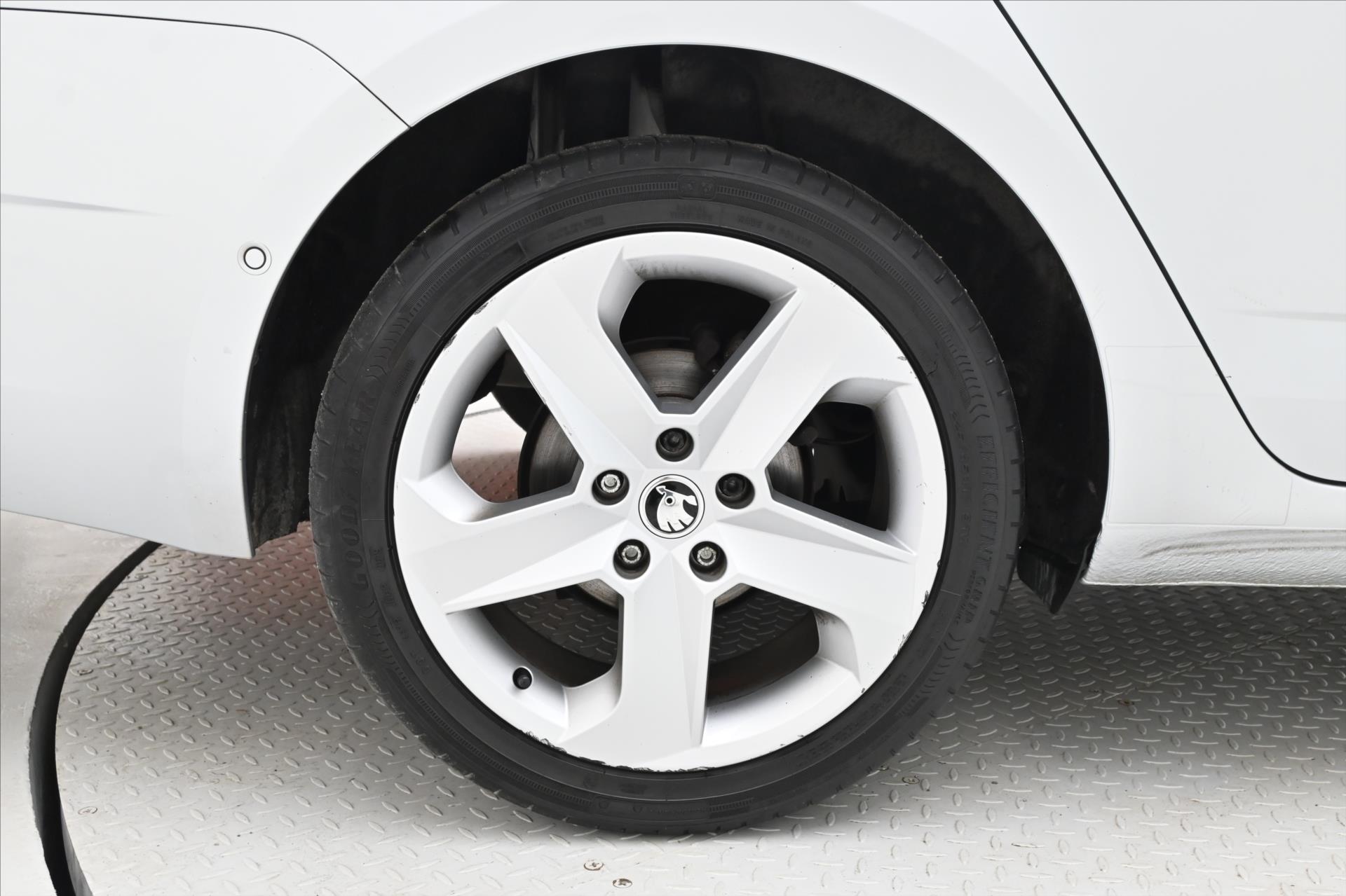 Hlavní fotografie vozu Škoda Octavia 2,0 TDI 110 kW DSG STYLE Záruka až 5 let (35)