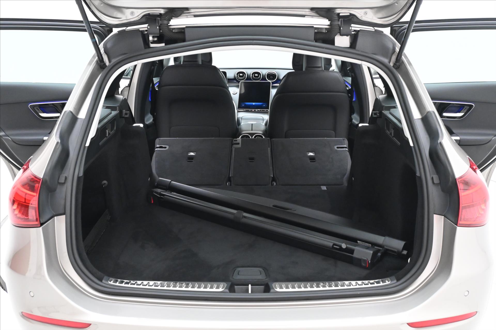 Hlavní fotografie vozu Mercedes-Benz Třídy C 2,0 220d 147kW 4MATIC 9G-Tron. Záruka až 5 let (10)