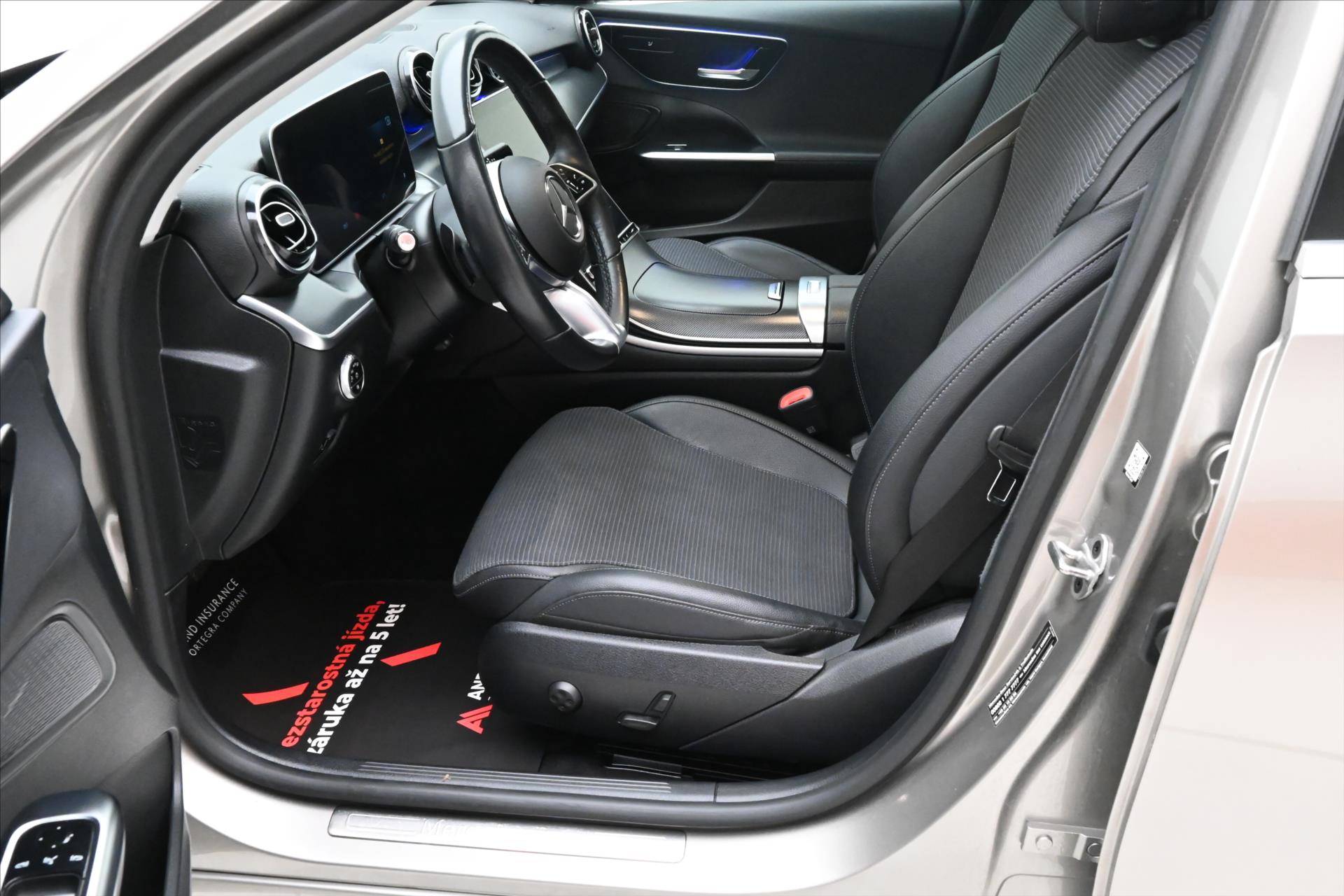 Hlavní fotografie vozu Mercedes-Benz Třídy C 2,0 220d 147kW 4MATIC 9G-Tron. Záruka až 5 let (12)