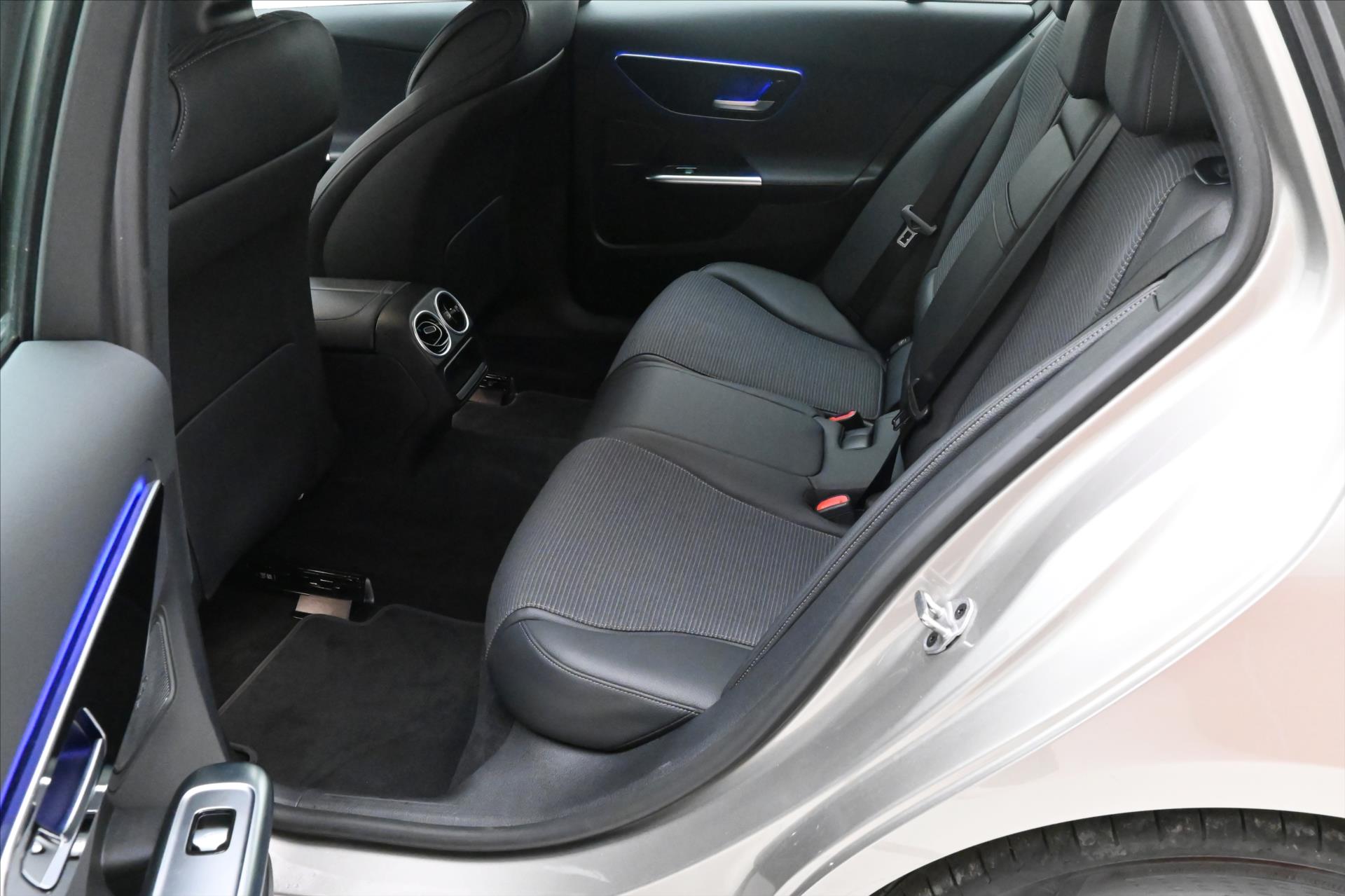 Hlavní fotografie vozu Mercedes-Benz Třídy C 2,0 220d 147kW 4MATIC 9G-Tron. Záruka až 5 let (13)