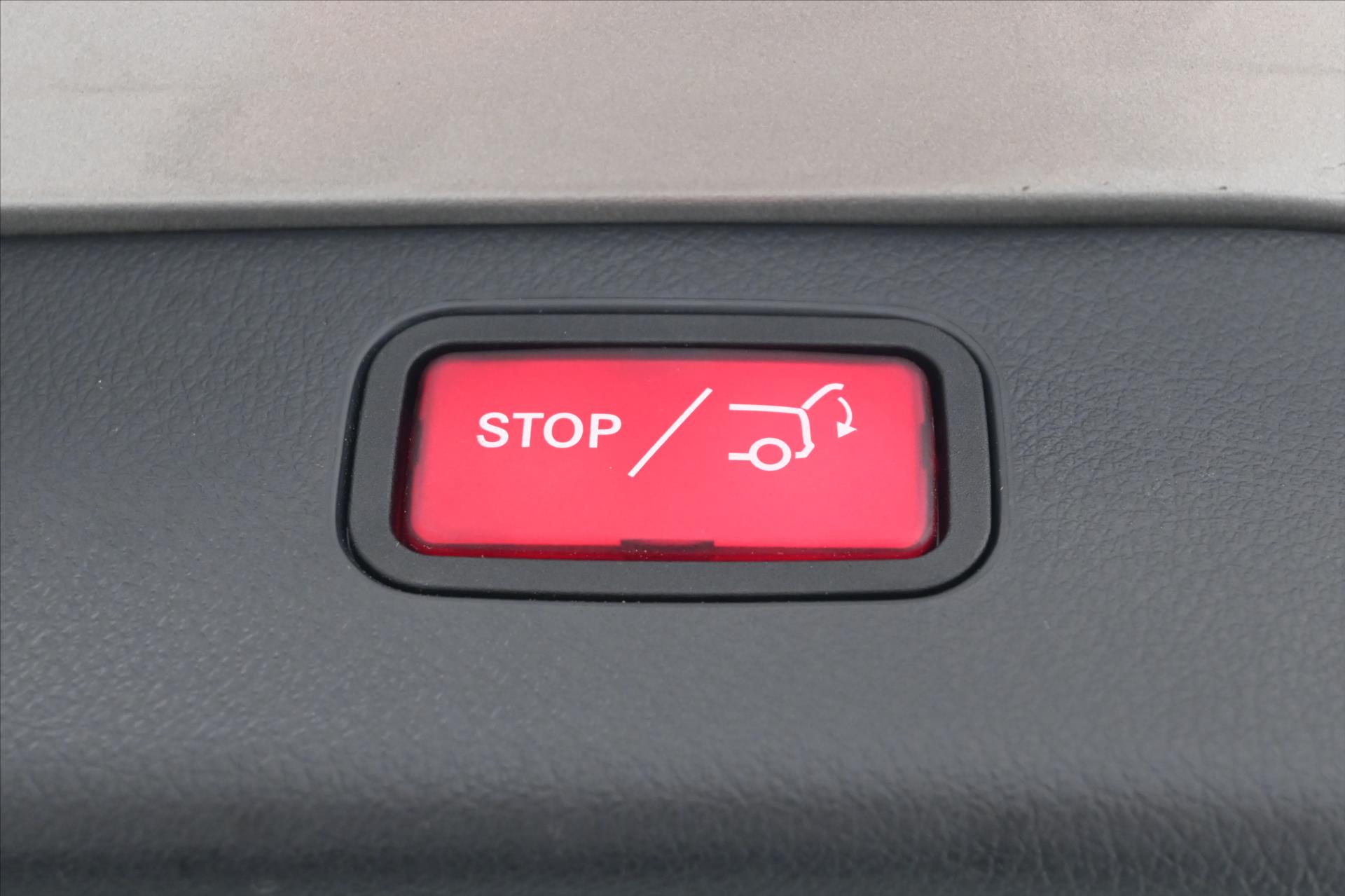 Hlavní fotografie vozu Mercedes-Benz Třídy C 2,0 220d 147kW 4MATIC 9G-Tron. Záruka až 5 let (26)