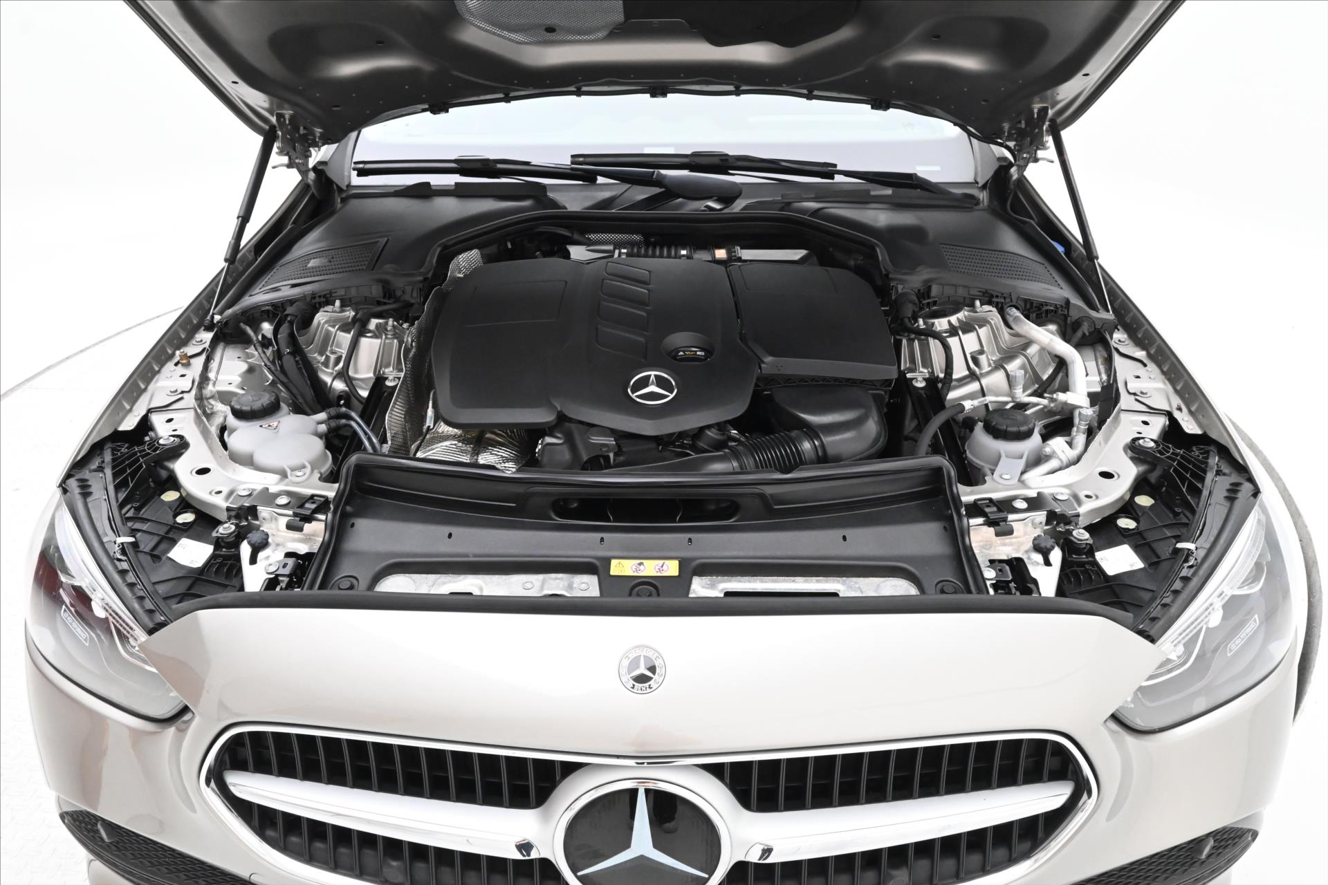 Hlavní fotografie vozu Mercedes-Benz Třídy C 2,0 220d 147kW 4MATIC 9G-Tron. Záruka až 5 let (8)