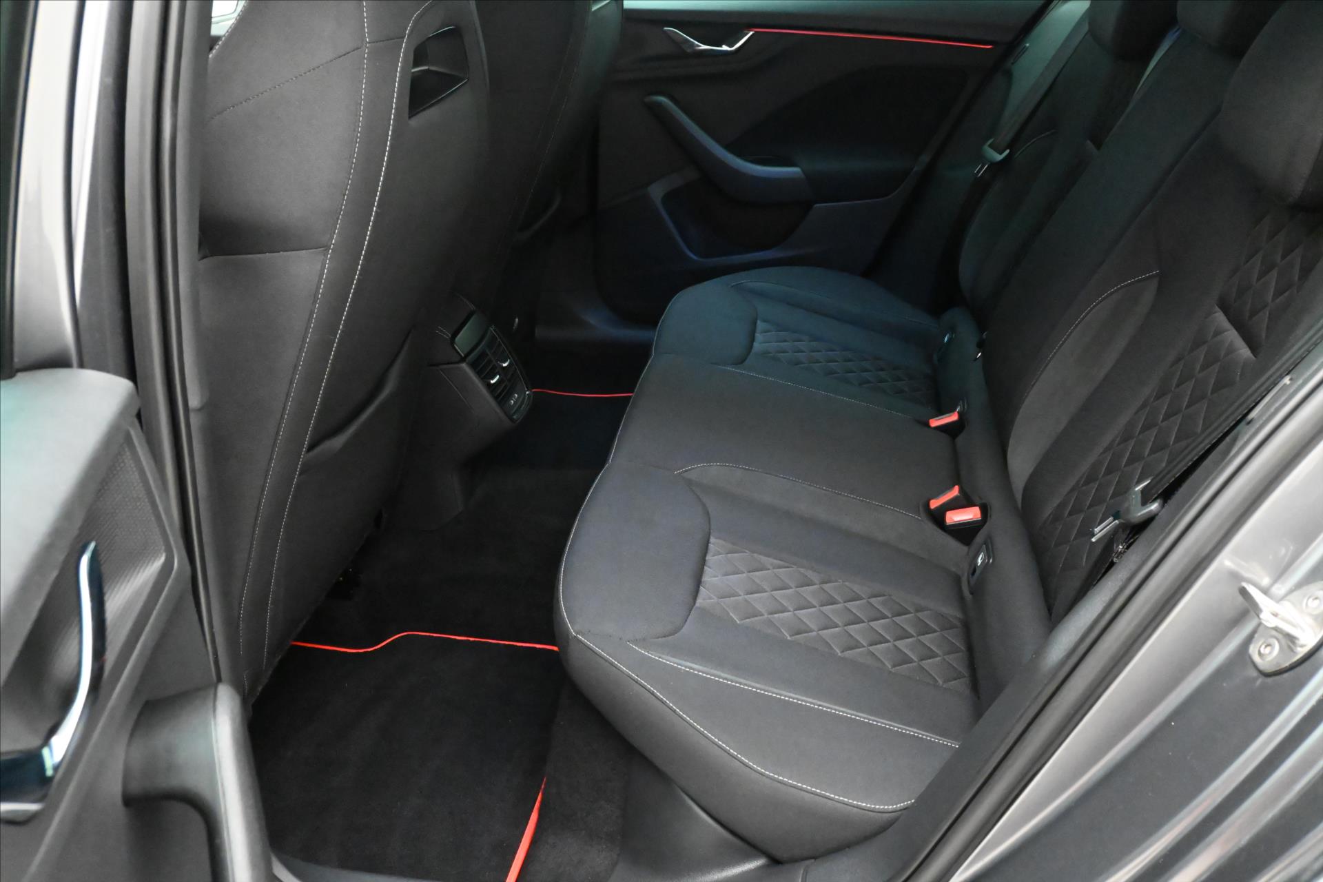 Main photo of the car Skoda Kamiq 1.0 TSI 81kW Sport Business Warranty up to 5 years (14)