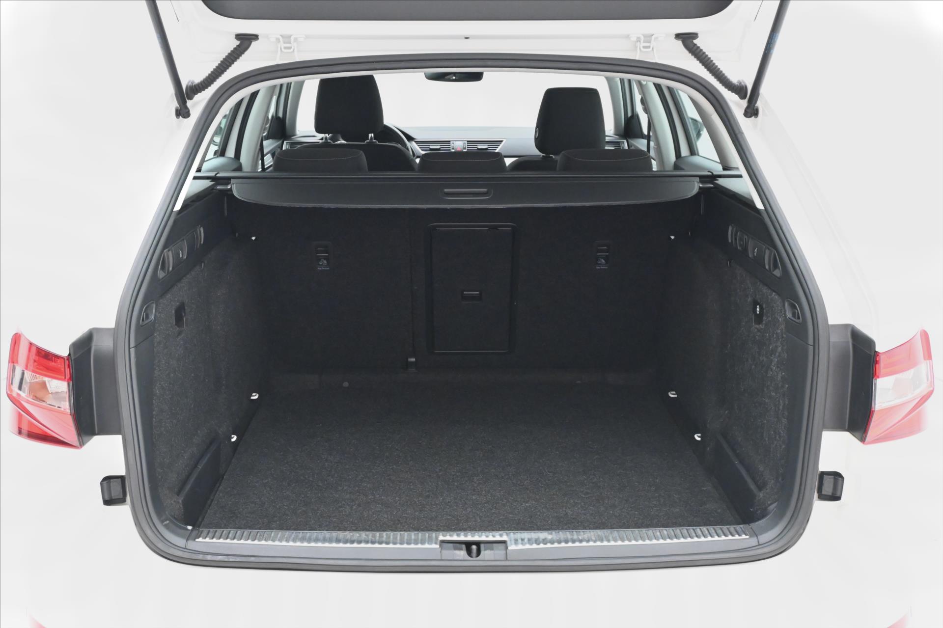 Hlavní fotografie vozu Škoda Superb 2,0 TDI 110 kW DSG Ambition Záruka až 5 let (11)