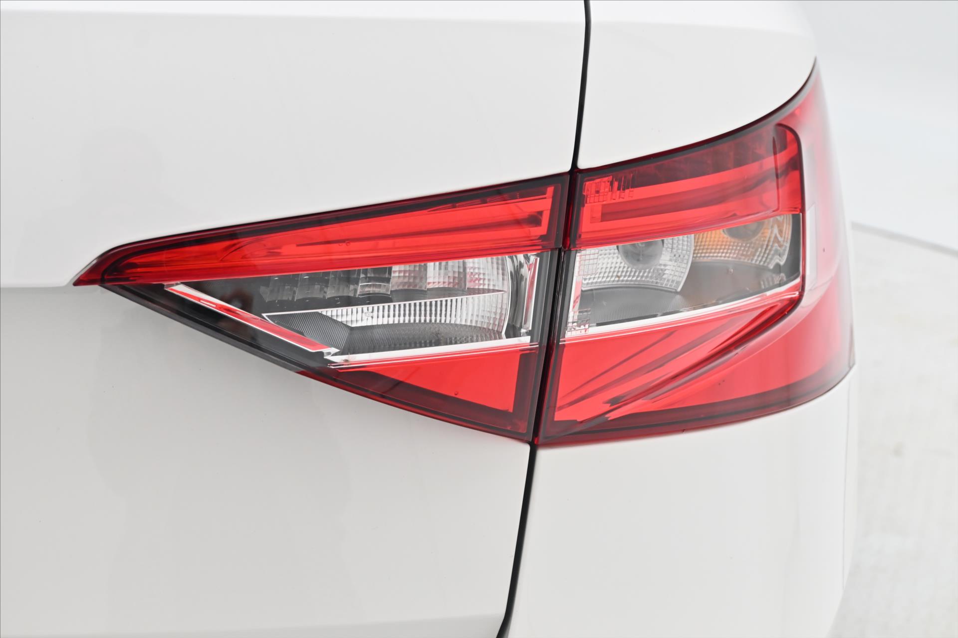 Hlavní fotografie vozu Škoda Superb 2,0 TDI 110 kW DSG Ambition Záruka až 5 let (29)