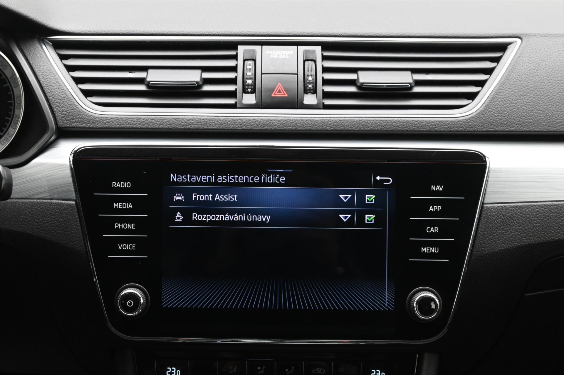 Hlavní fotografie vozu Škoda Superb 2,0 TDI 110kW AMBITION DSG Záruka až 5 let (20)