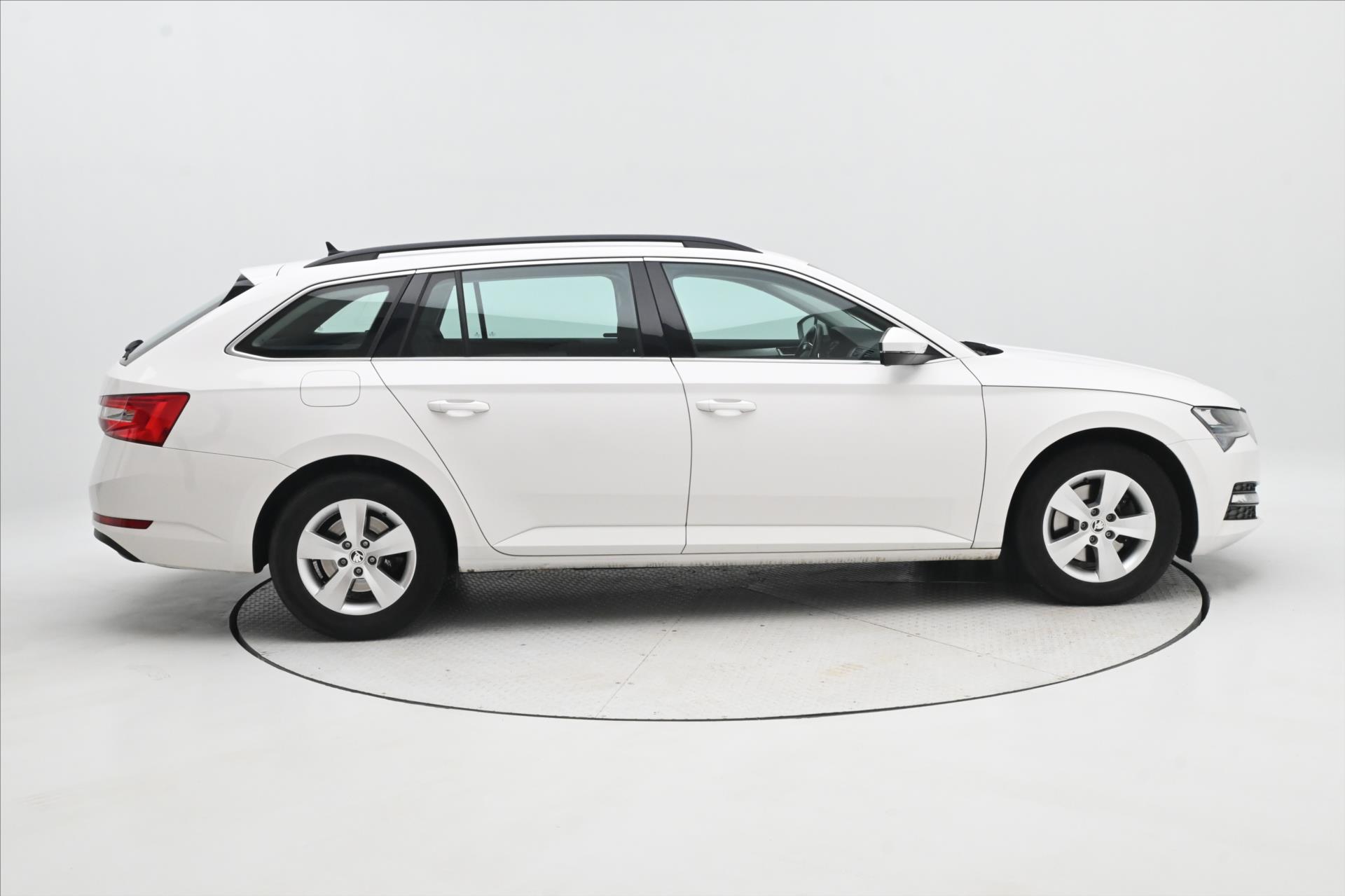 Hlavní fotografie vozu Škoda Superb 2,0 TDI 110kW AMBITION DSG Záruka až 5 let (4)