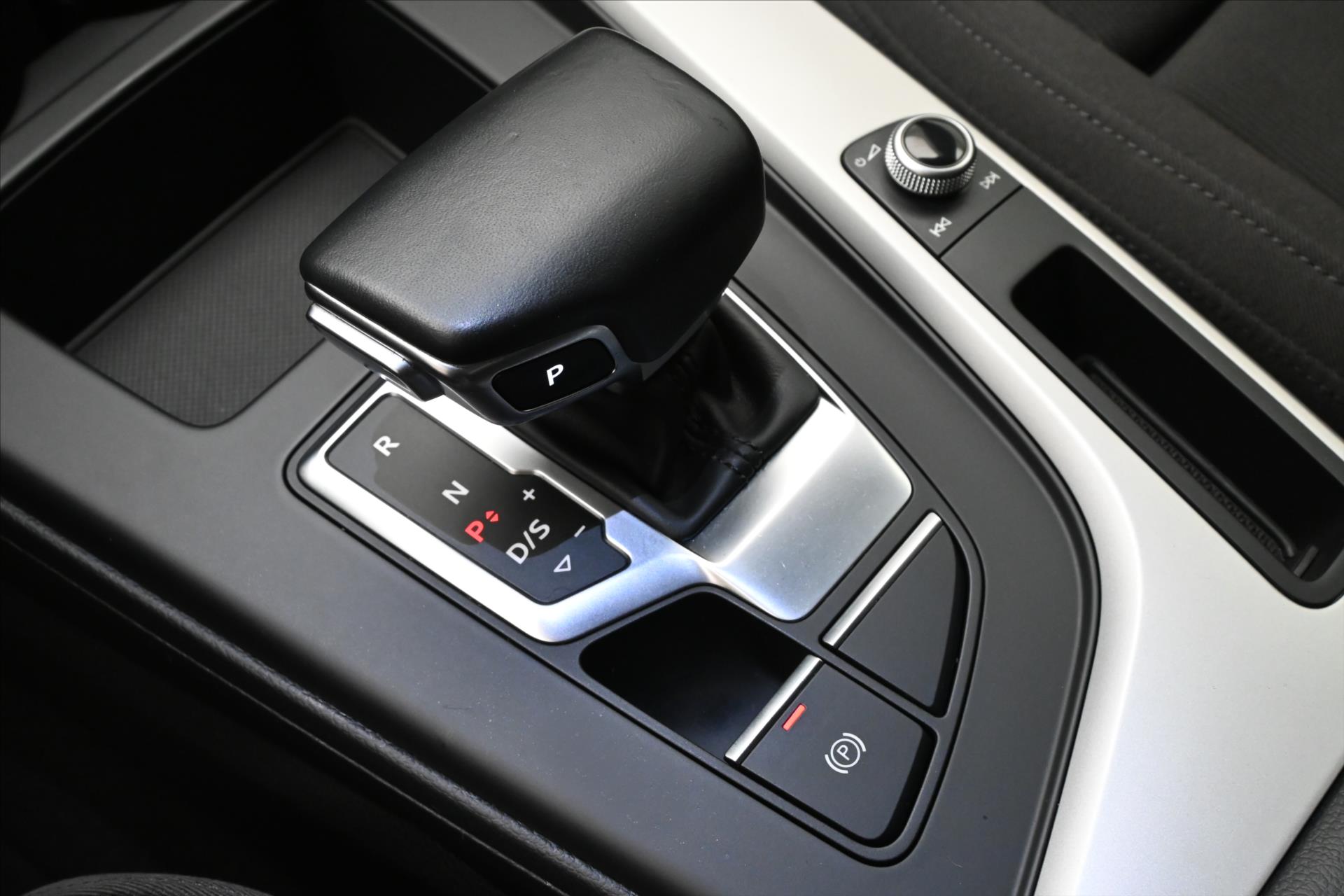 Hlavní fotografie vozu Audi A4 3,0 45TDI V6 170 kW Quattro Záruka až 5 let (22)