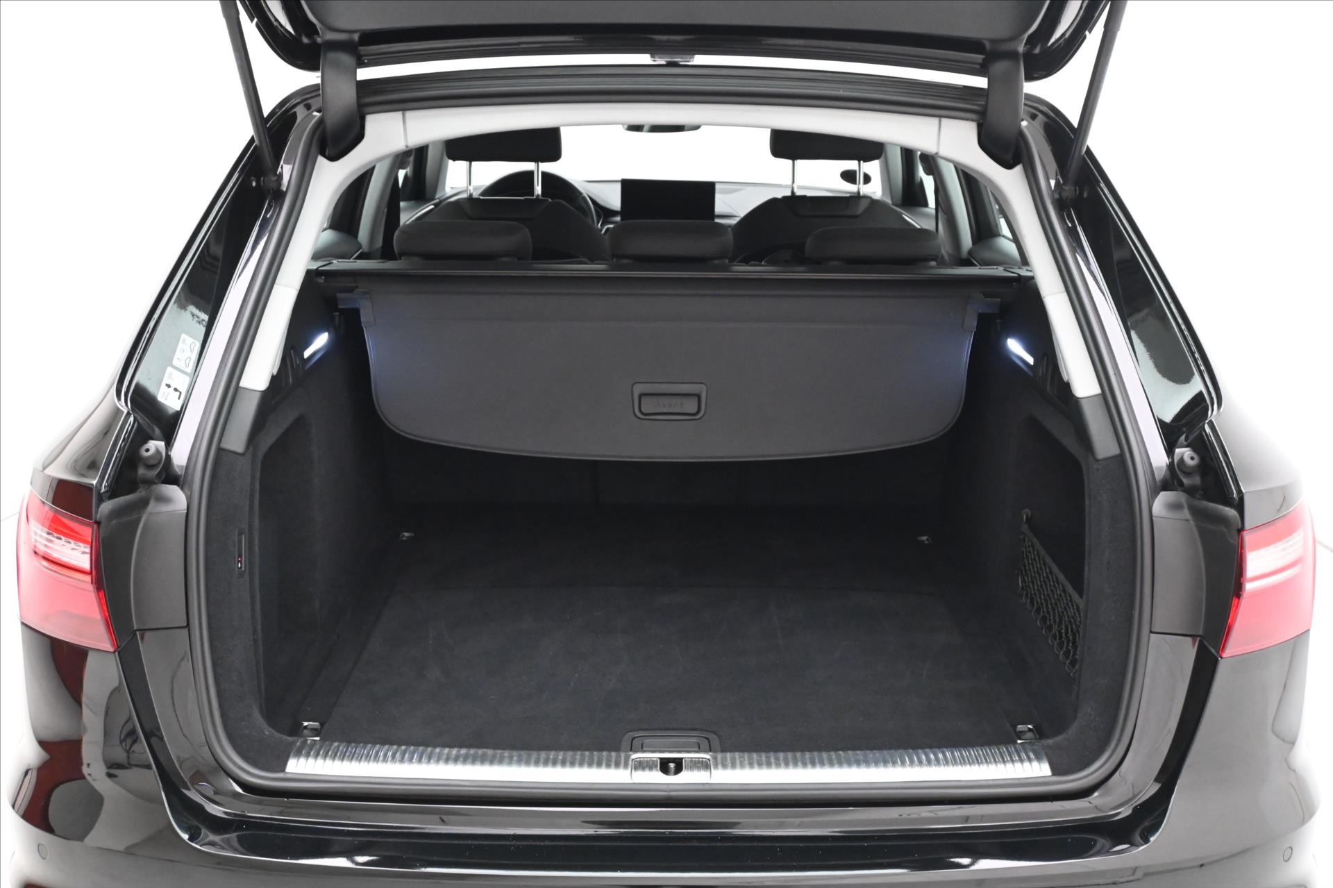 Hlavní fotografie vozu Audi A4 3,0 45TDI V6 170 kW Quattro Záruka až 5 let (9)