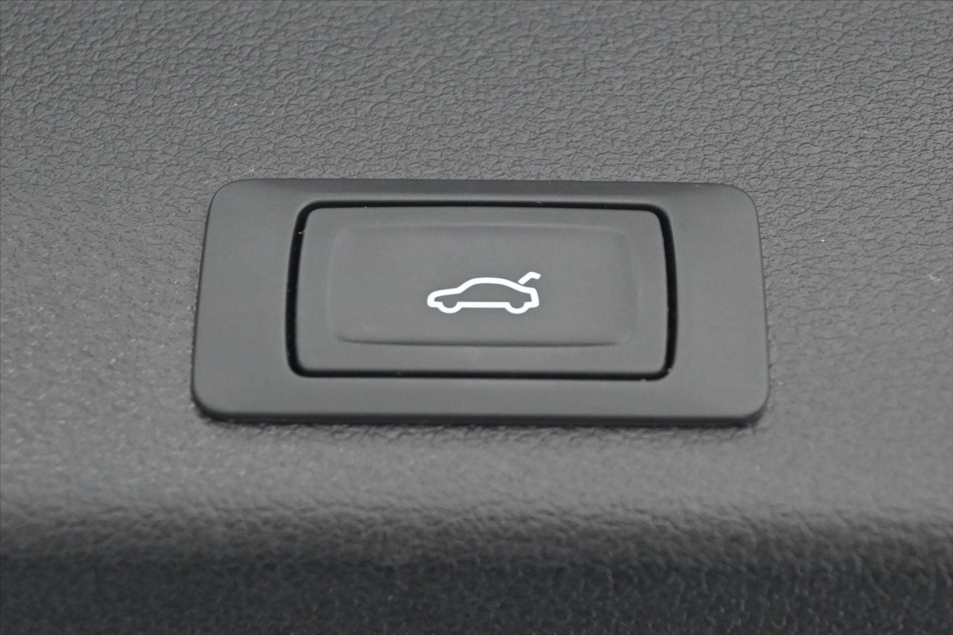 Hlavní fotografie vozu Audi A4 3,0 45TDI V6 170kW QUATTRO ZÁRUKA AŽ 5 LET (28)