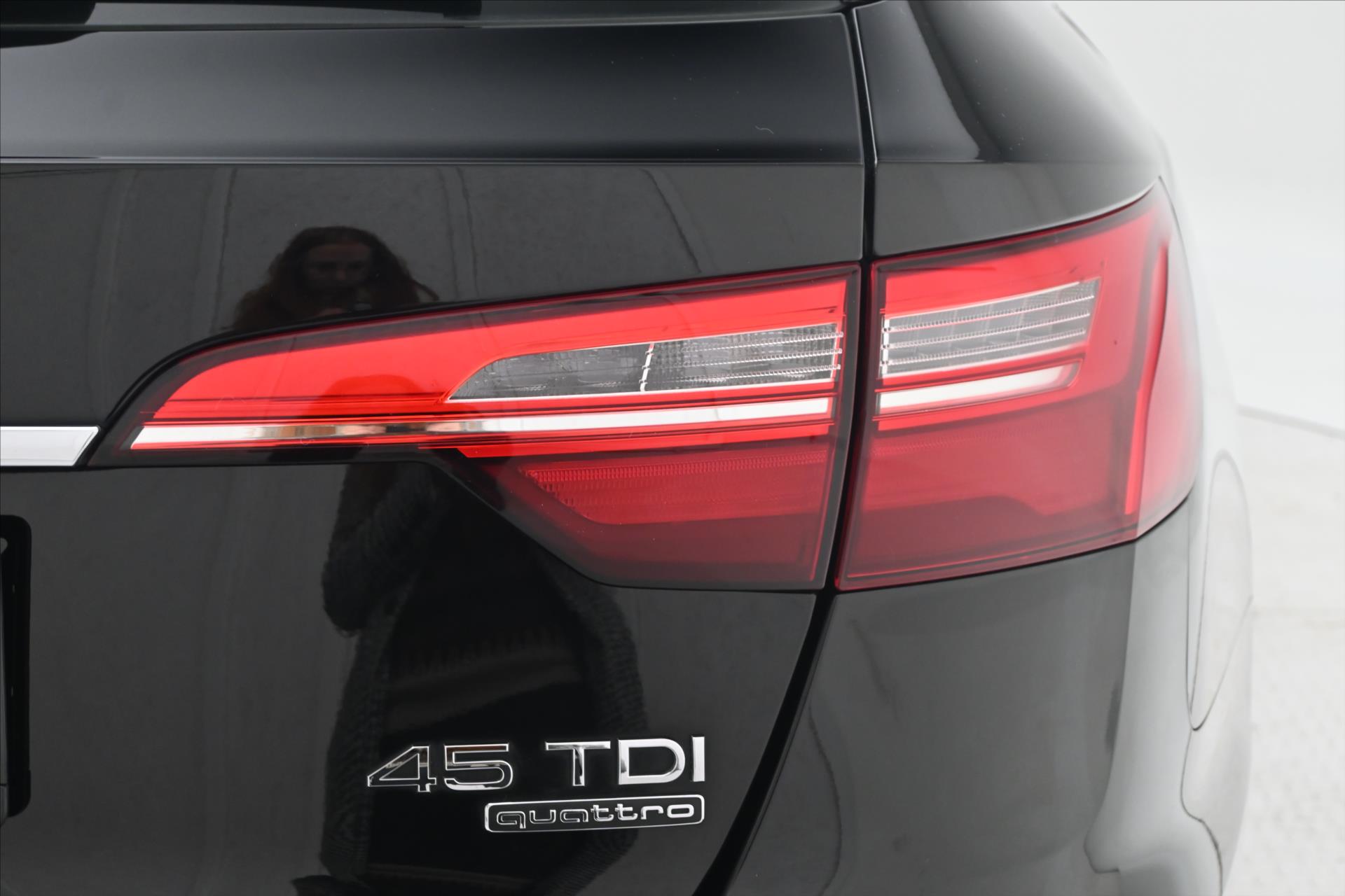 Hlavní fotografie vozu Audi A4 3,0 45TDI V6 170kW QUATTRO ZÁRUKA AŽ 5 LET (31)