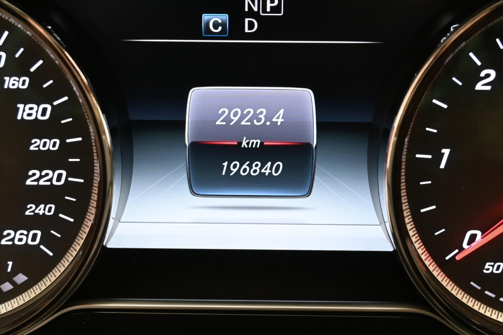 Hlavní fotografie vozu Mercedes-Benz Třídy E 2,0 220d 143 kW Avantgarde AT9 Záruka až 5 let (17)