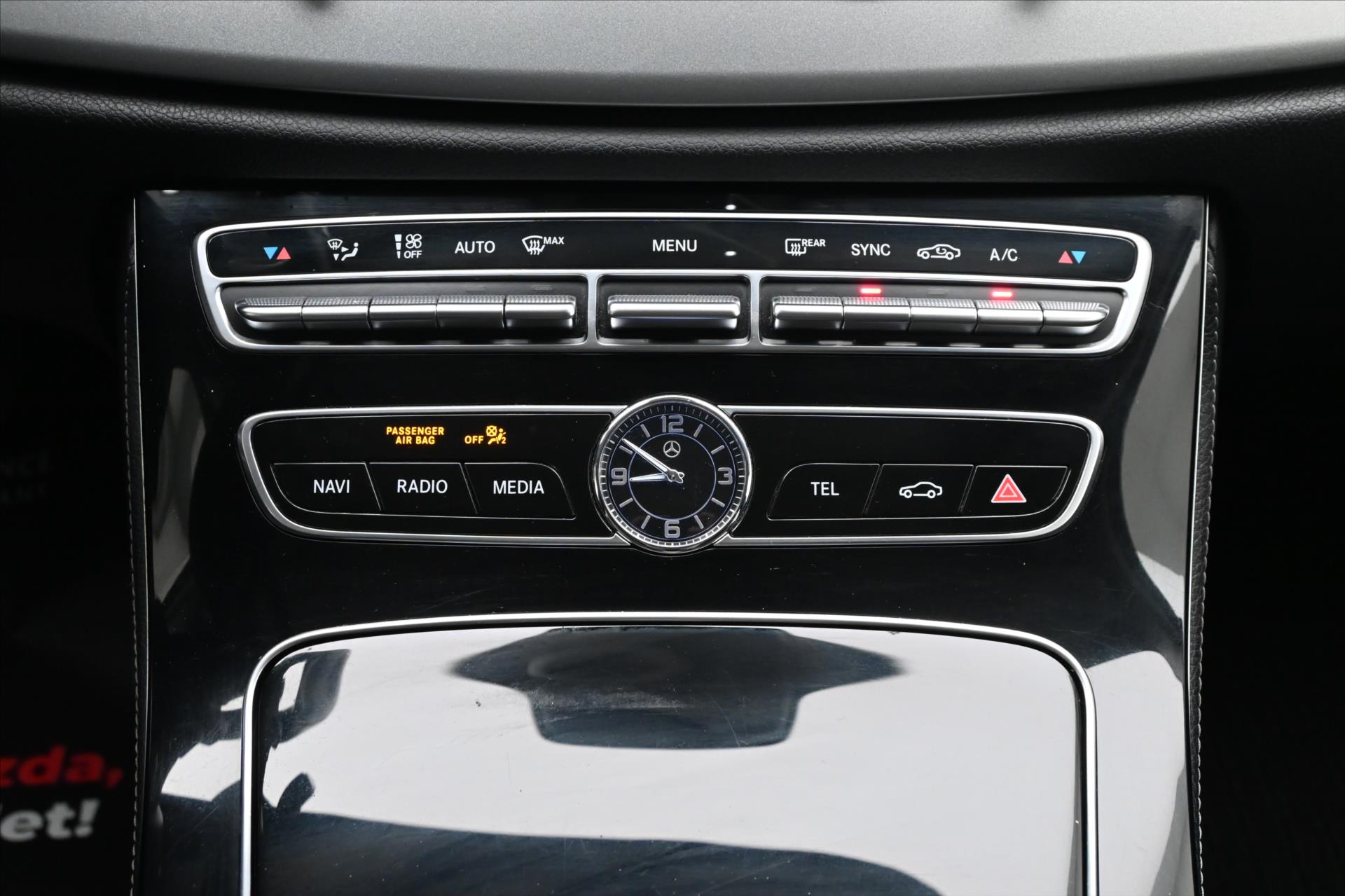 Hlavní fotografie vozu Mercedes-Benz Třídy E 2,0 220d 143kW Avantgarde AT9 Záruka až 5 let (22)