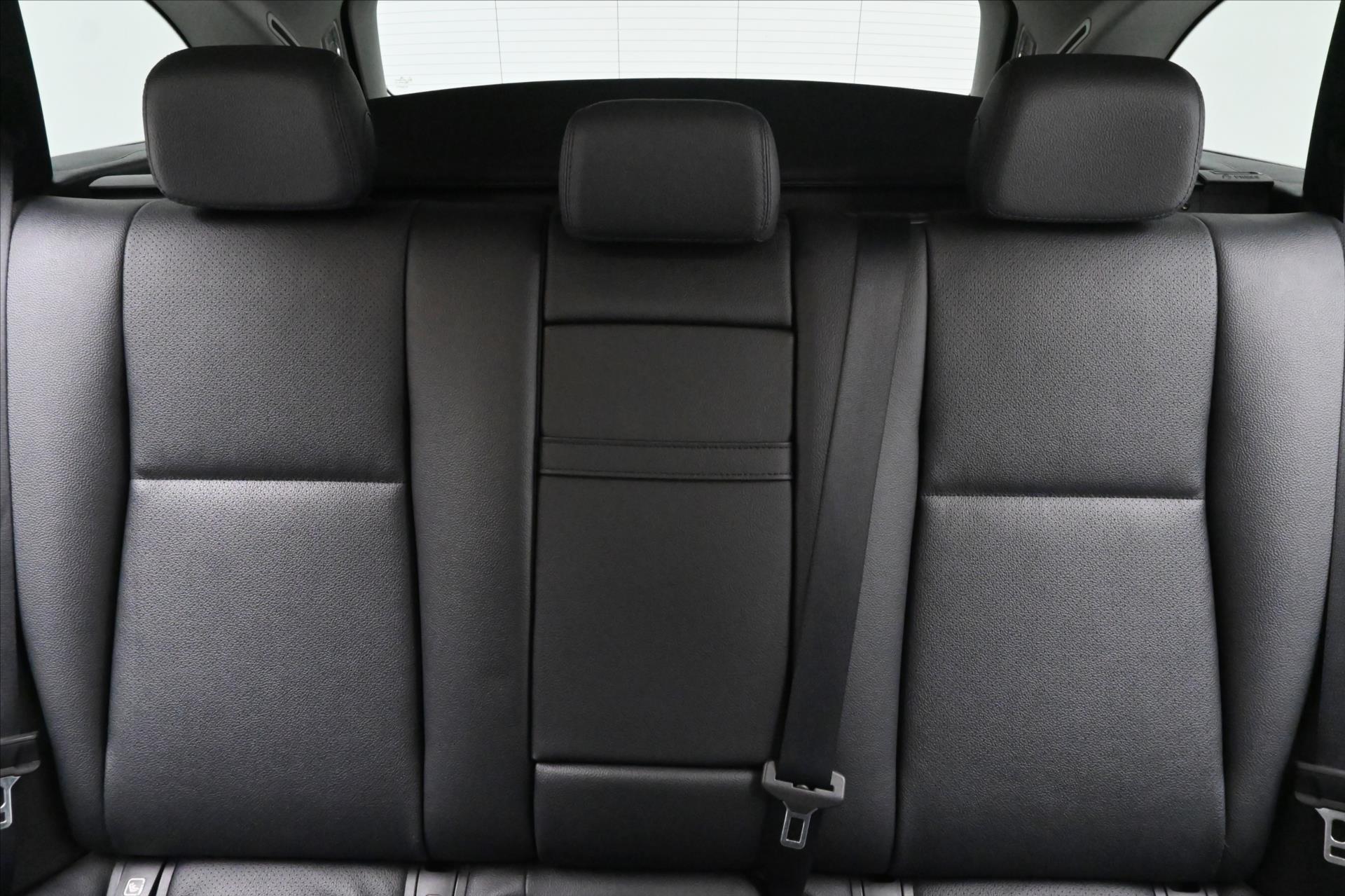 Hlavní fotografie vozu Mercedes-Benz Třídy E 2,0 220d 143kW Avantgarde AT9 Záruka až 5 let (27)