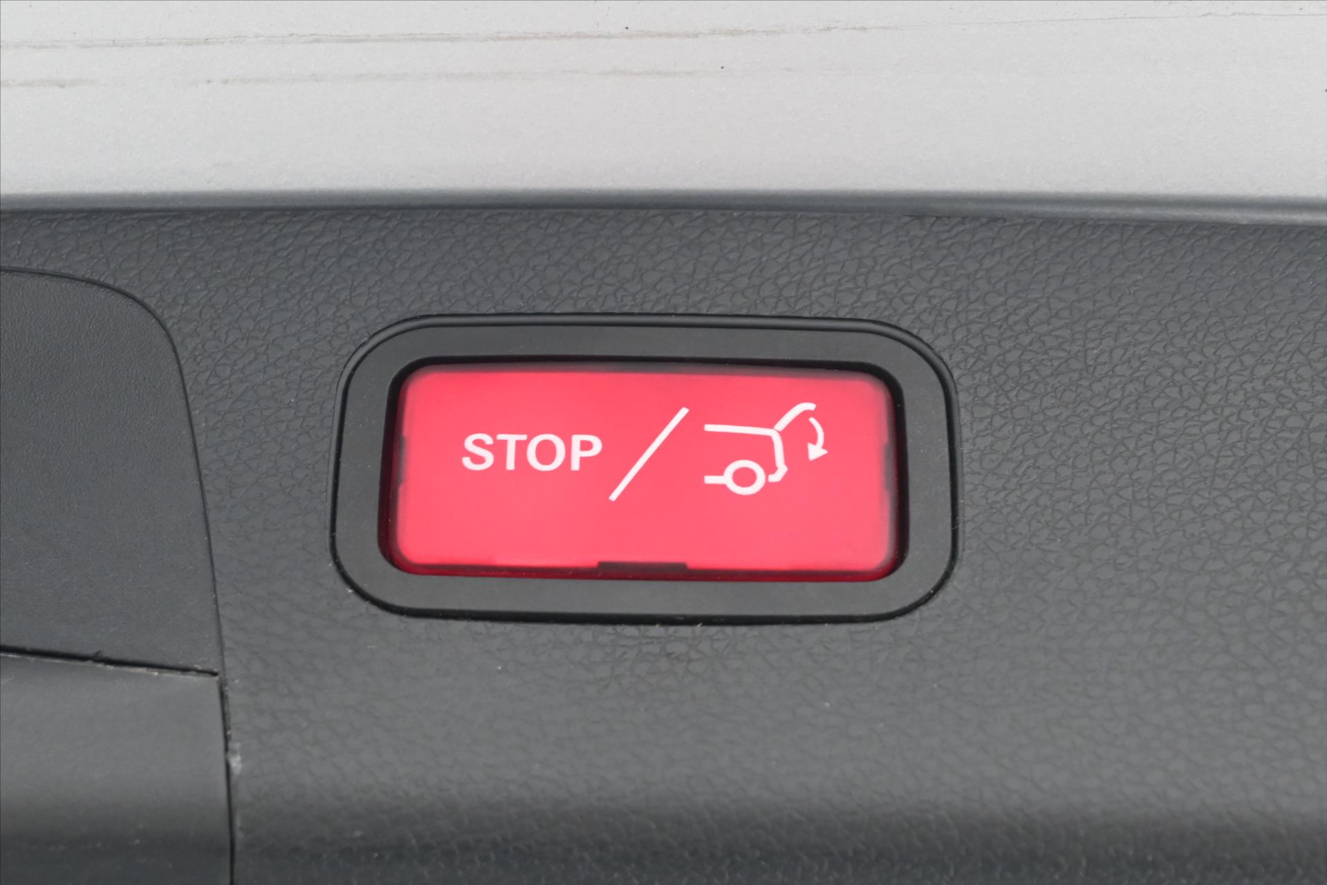 Hlavní fotografie vozu Mercedes-Benz Třídy E 2,0 220d 143kW Avantgarde AT9 Záruka až 5 let (28)