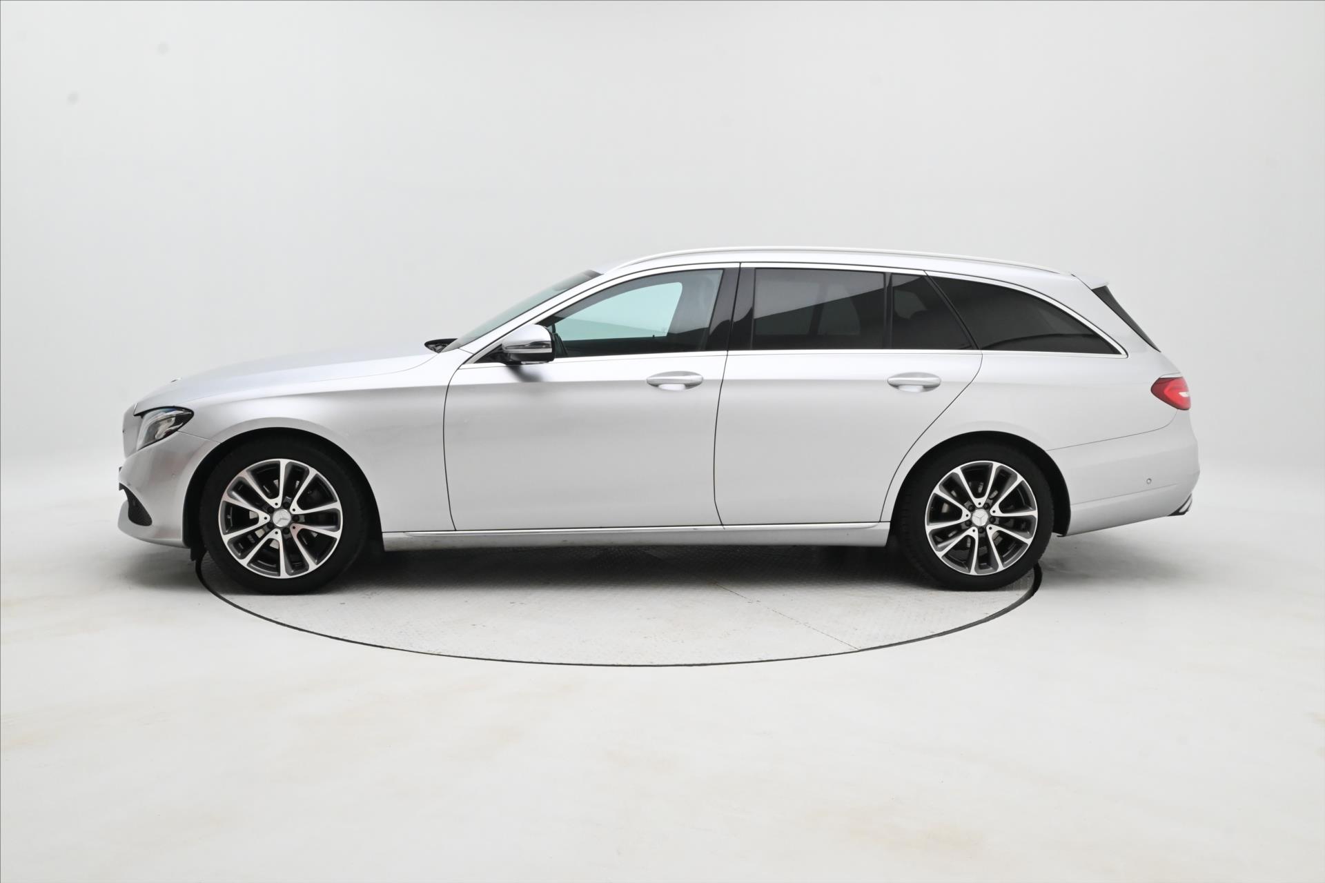 Hlavní fotografie vozu Mercedes-Benz Třídy E 2,0 220d 143kW Avantgarde AT9 Záruka až 5 let (7)