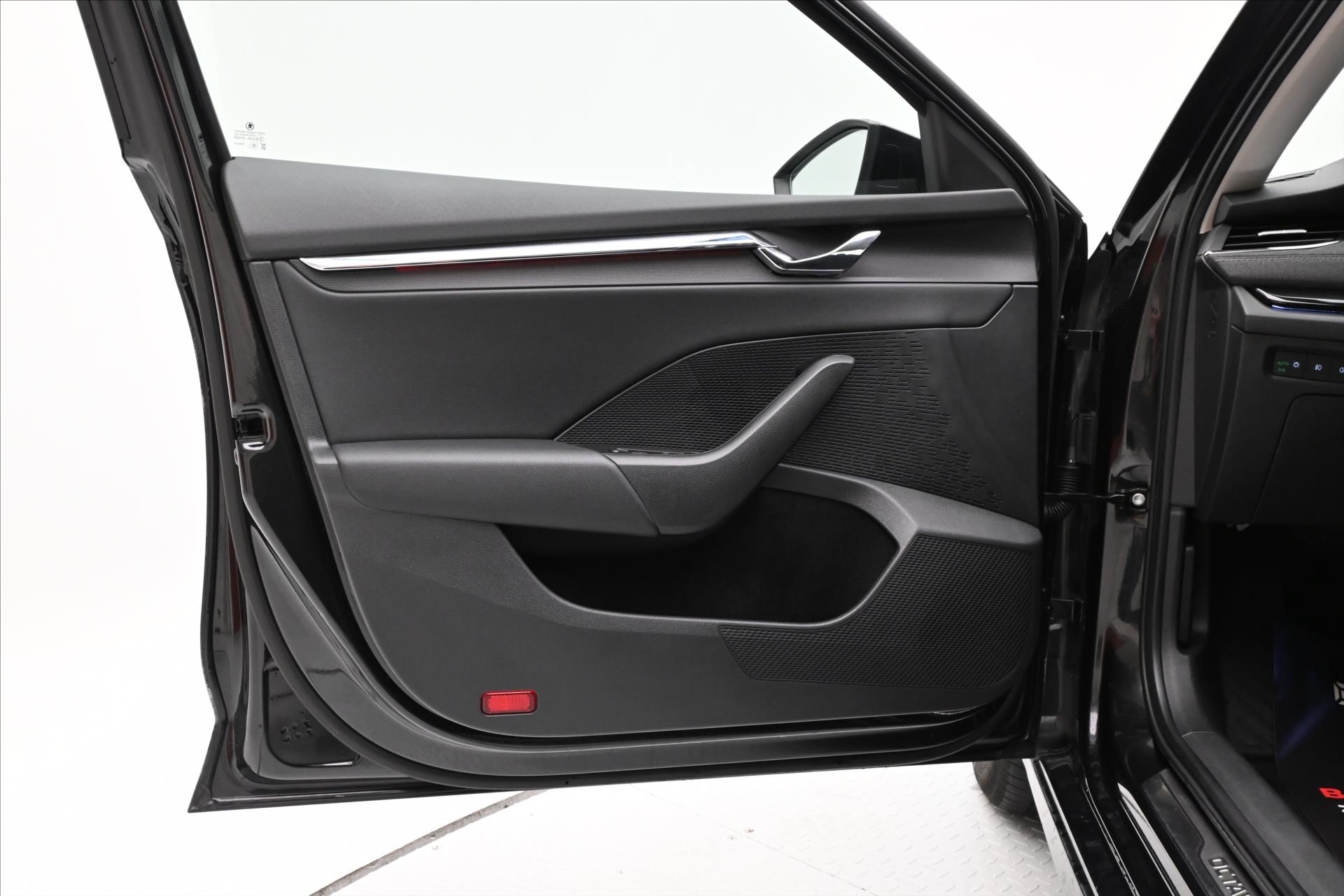 Hlavní fotografie vozu Škoda Octavia 2,0 TDI 110 kW DSG Style Záruka až 5 let (25)