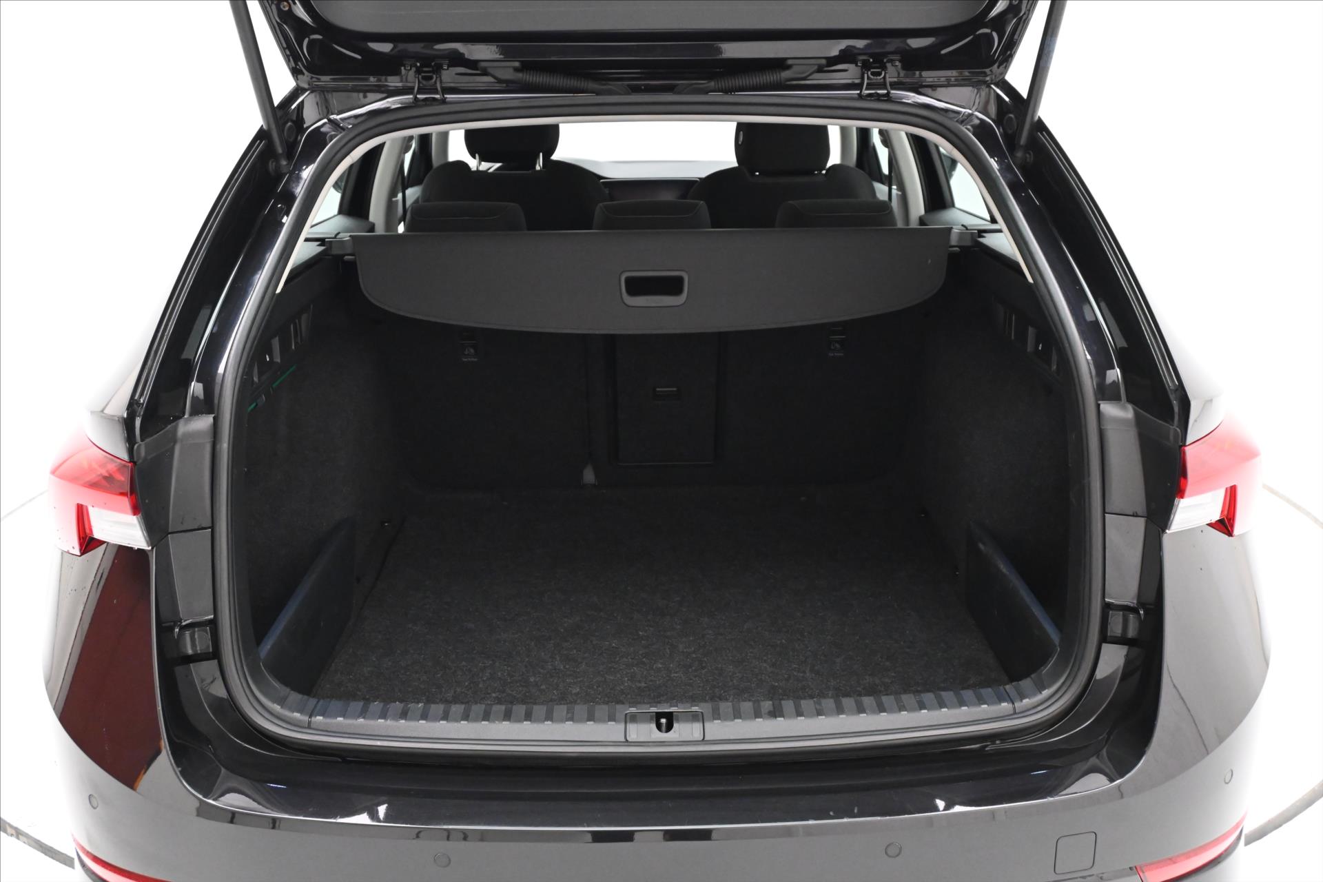 Main photo of the car Skoda Octavia 2.0 TDI 110kW STYLE DSG Warranty up to 5 years (9)