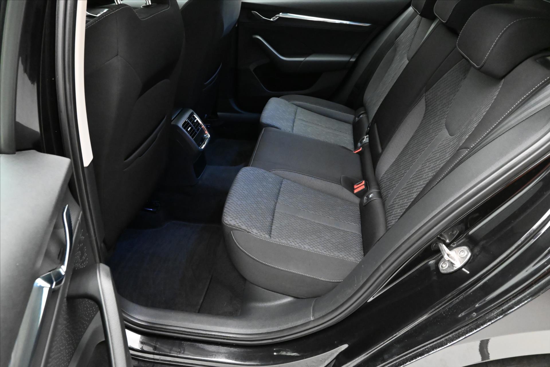 Main photo of the car Skoda Octavia 2.0 TDI 110kW STYLE DSG Warranty up to 5 years (13)