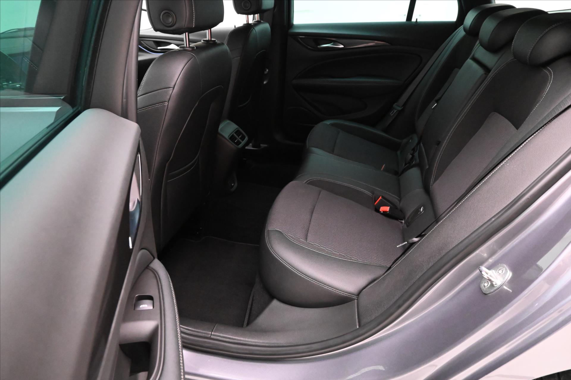 Hlavní fotografie vozu Opel Insignia 2,0 CDTi 128 kW AT8 Elegance-Cosmo Záruka až 5 let (14)