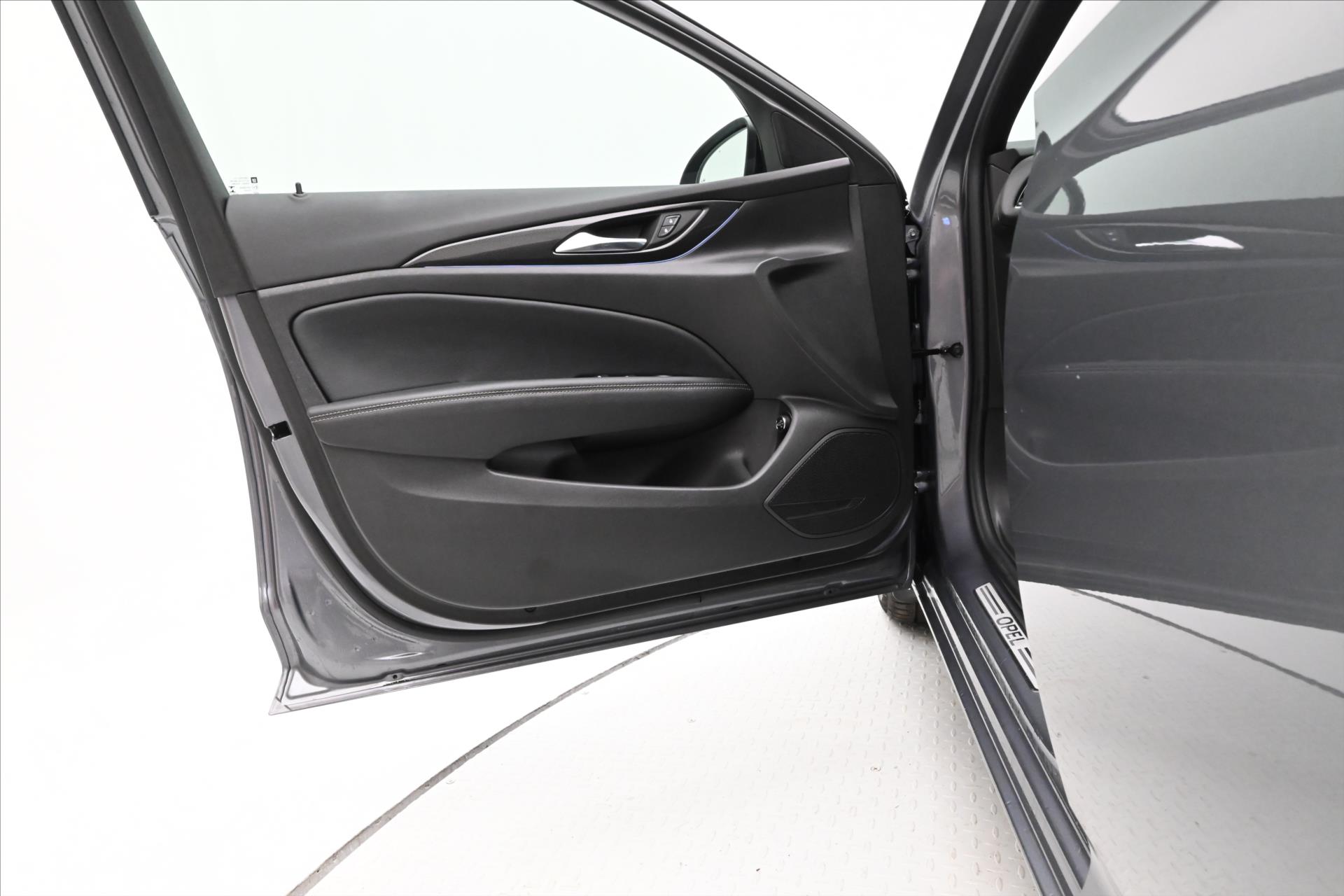 Hlavní fotografie vozu Opel Insignia 2,0 CDTi 128 kW AT8 Elegance-Cosmo Záruka až 5 let (22)