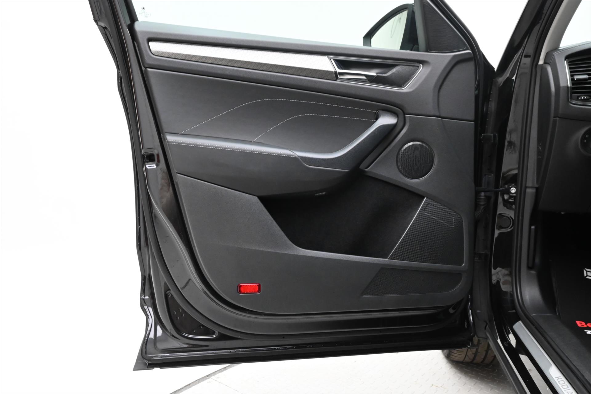 Hlavní fotografie vozu Škoda Kodiaq 2,0 TDI 110kW STYLE DSG Záruka až 5 let (25)