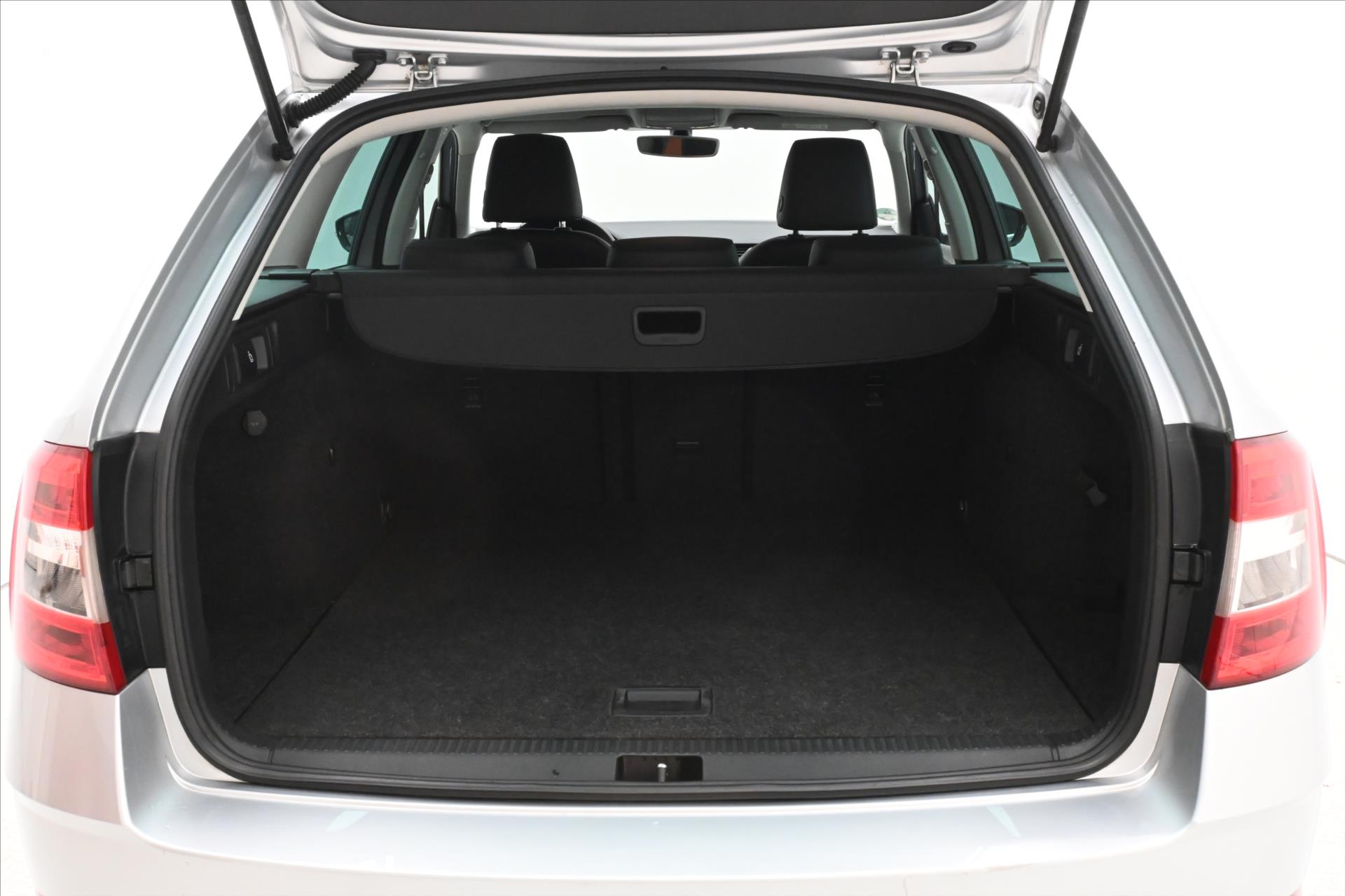 Hlavní fotografie vozu Škoda Octavia 1,5 TSI 110kW Business DSG Záruka až 5 let (9)