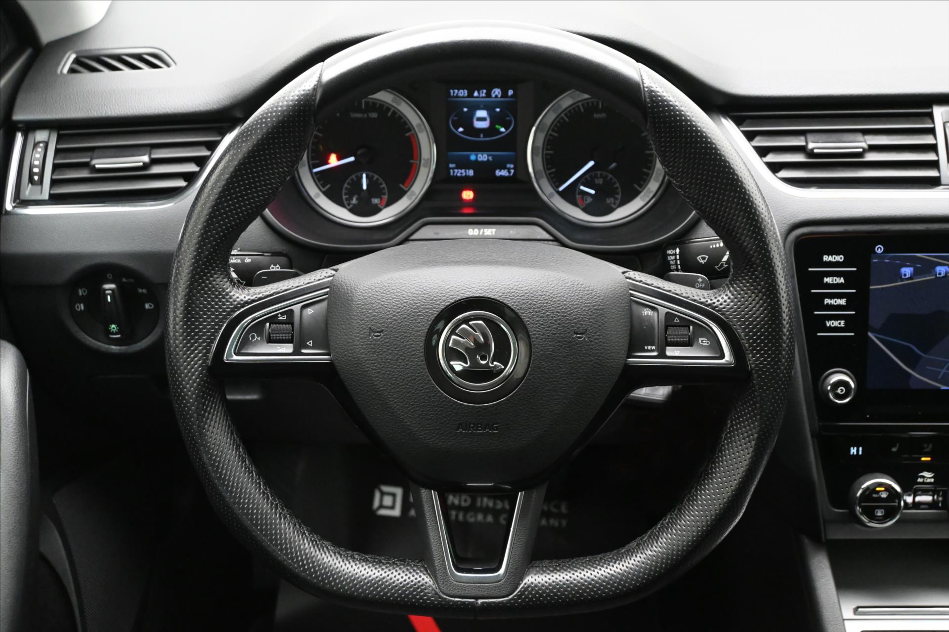 Hlavní fotografie vozu Škoda Octavia 1,5 TSI 110kW Business DSG Záruka až 5 let (14)