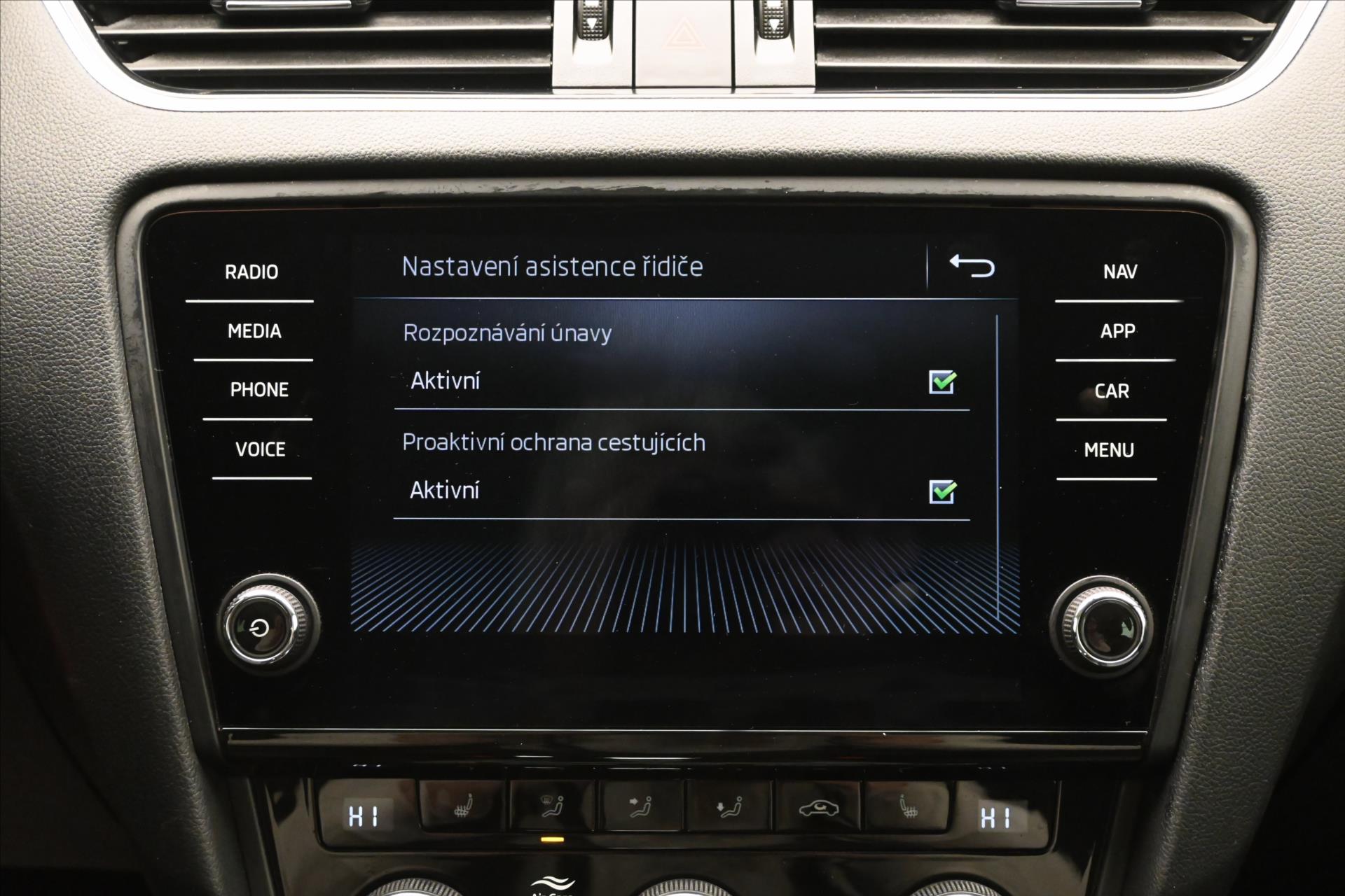 Hlavní fotografie vozu Škoda Octavia 1,5 TSI 110kW Business DSG Záruka až 5 let (18)