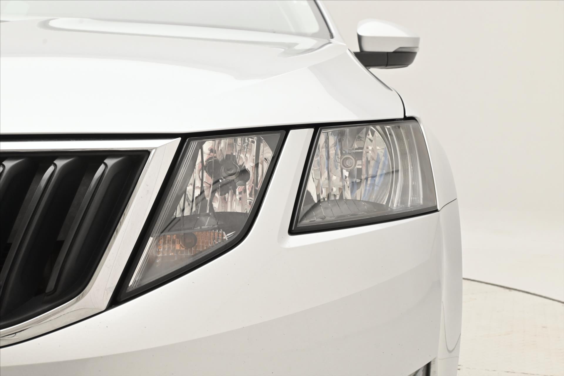 Hlavní fotografie vozu Škoda Octavia 1,5 TSI 110kW Business DSG Záruka až 5 let (25)