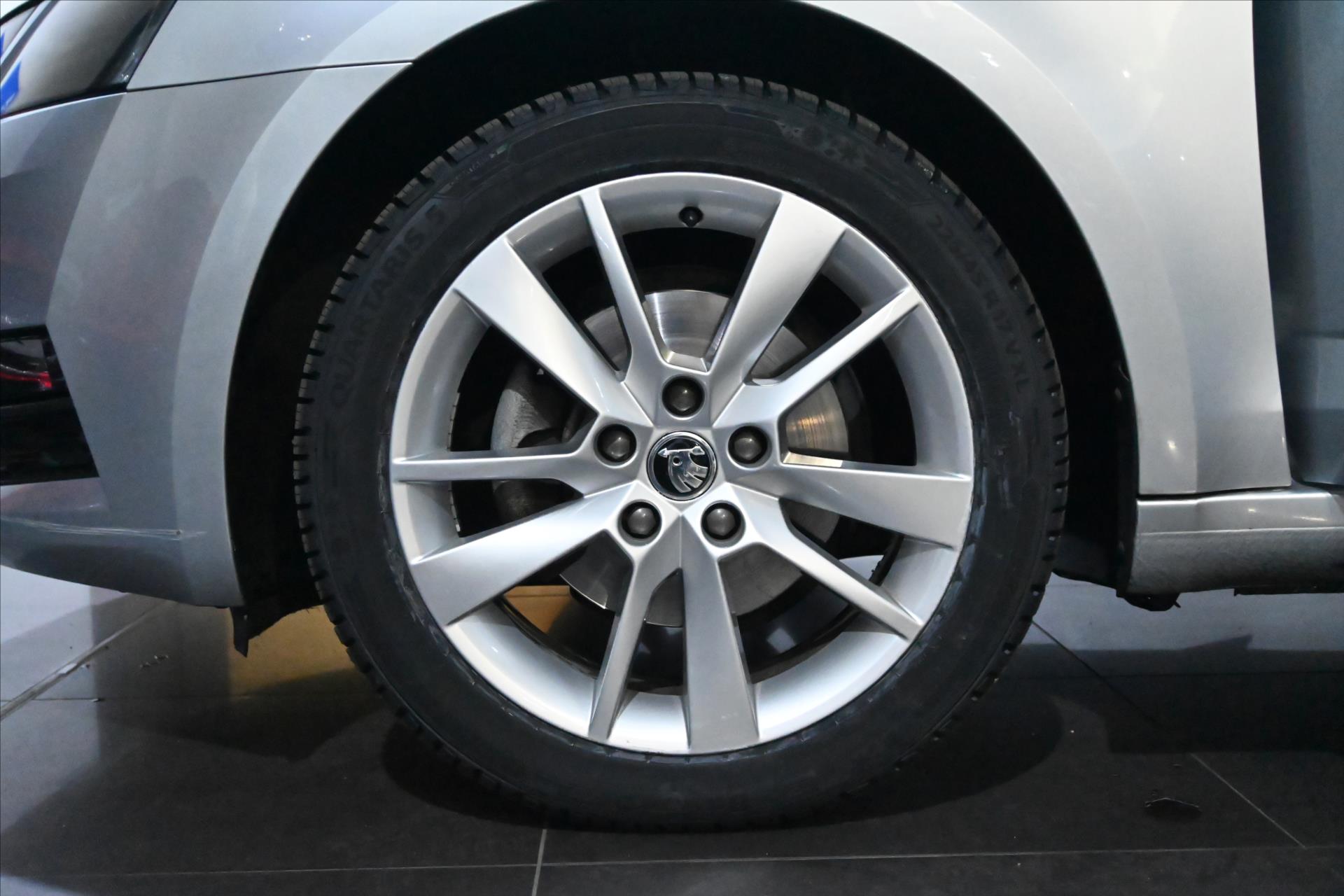 Hlavní fotografie vozu Škoda Octavia 1,5 TSI 110kW Business DSG Záruka až 5 let (27)