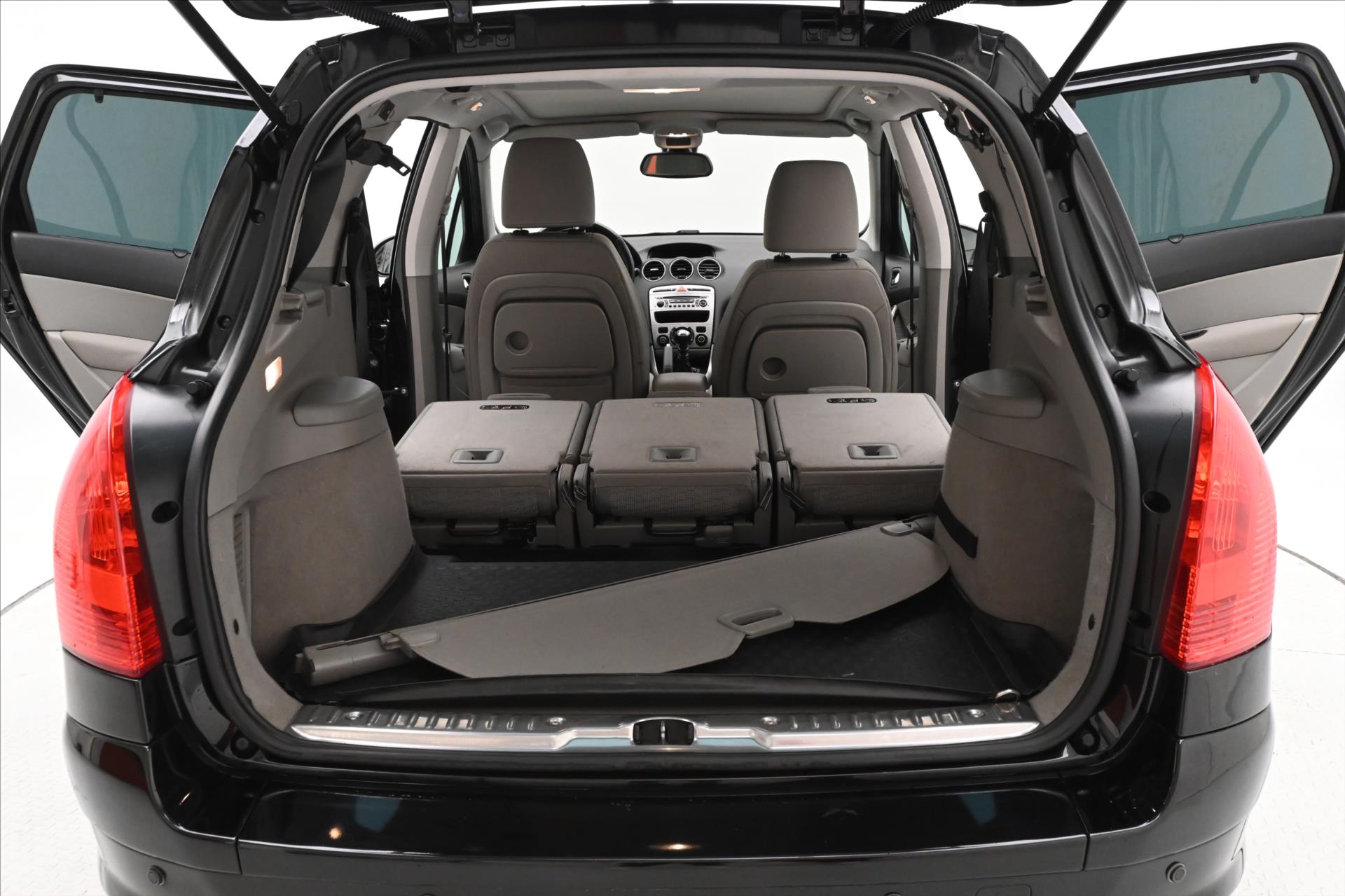 Hlavní fotografie vozu Peugeot 308 1,6 HDI 82 kW SW TAŽNÉ ZAŘÍZENÍ Záruka (10)