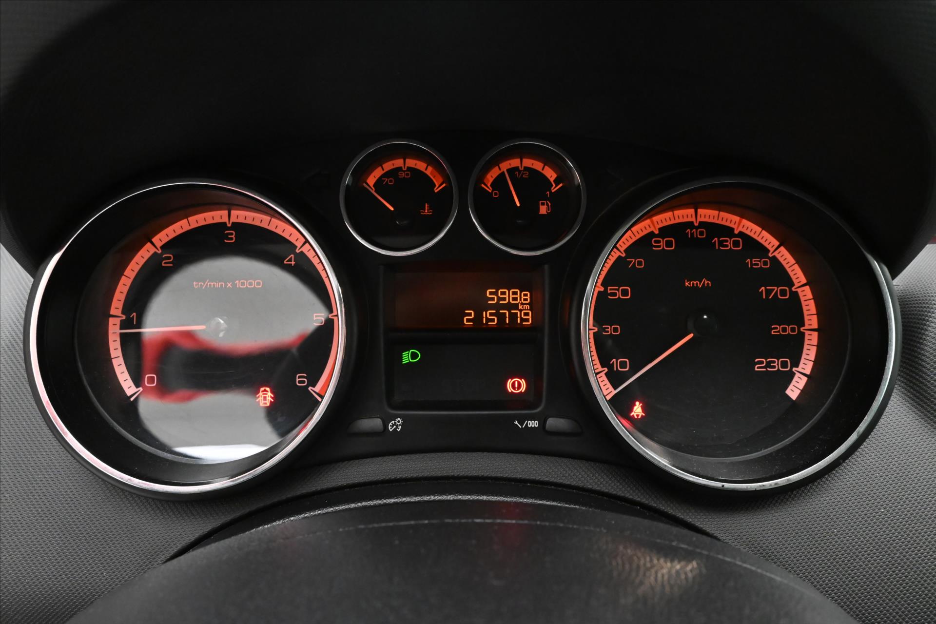 Hlavní fotografie vozu Peugeot 308 1,6 HDI 82 kW SW TAŽNÉ ZAŘÍZENÍ Záruka (15)