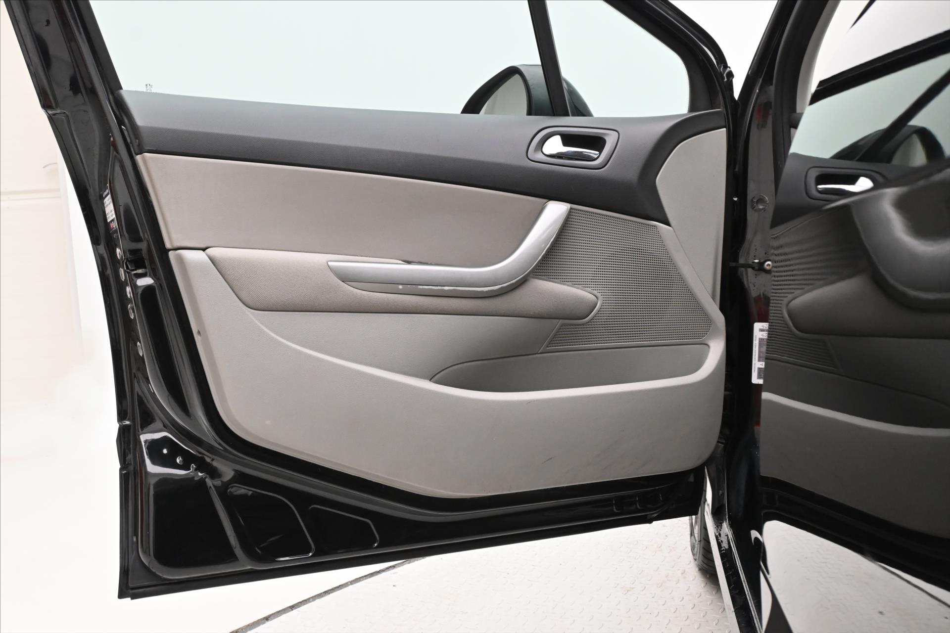 Hlavní fotografie vozu Peugeot 308 1,6 HDI 82 kW SW TAŽNÉ ZAŘÍZENÍ Záruka (21)