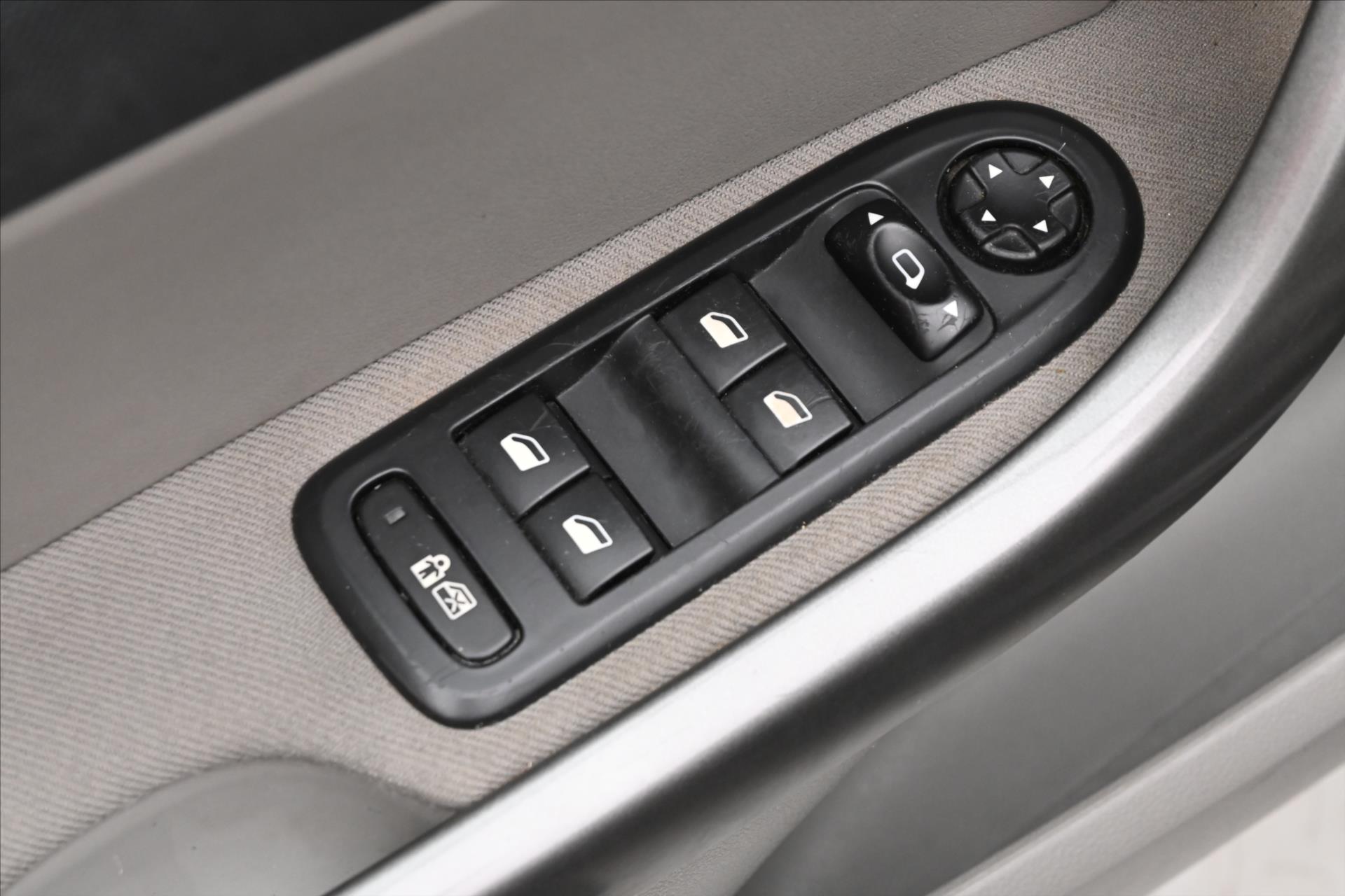 Hlavní fotografie vozu Peugeot 308 1,6 HDI 82 kW SW TAŽNÉ ZAŘÍZENÍ Záruka (23)