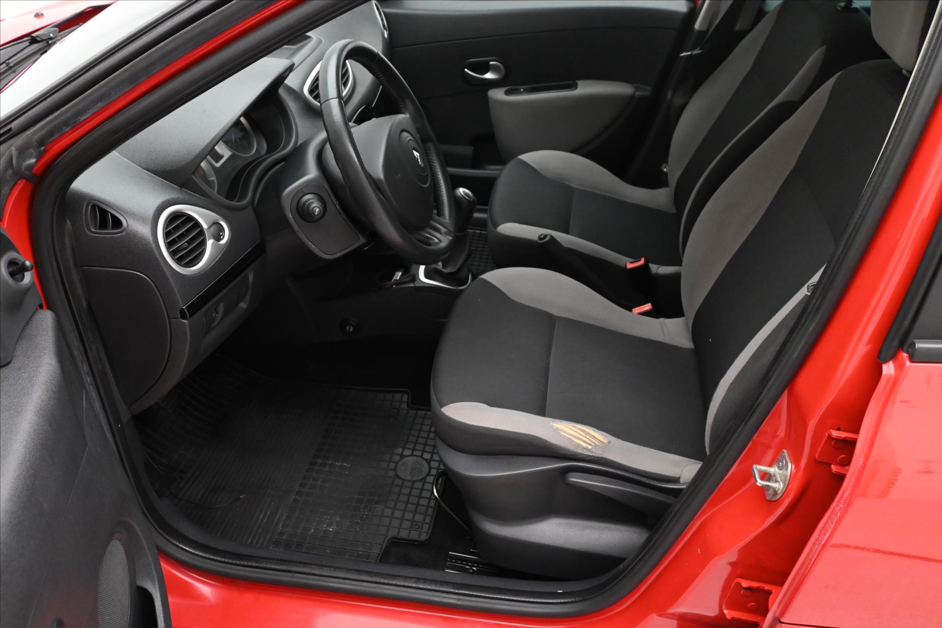 Hlavní fotografie vozu Renault Clio 1,2 Tce 74kW GRANDT (12)