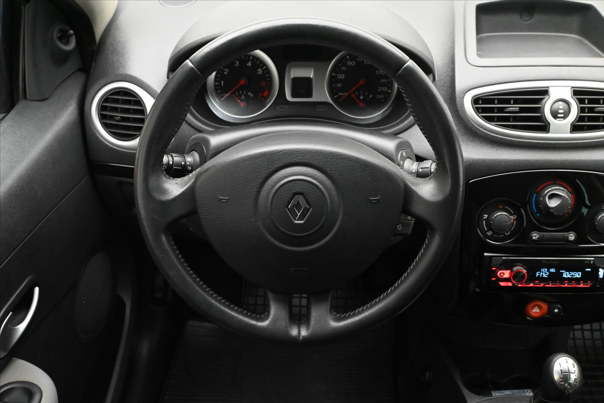 Hlavní fotografie vozu Renault Clio 1,2 Tce 74kW GRANDT (17)