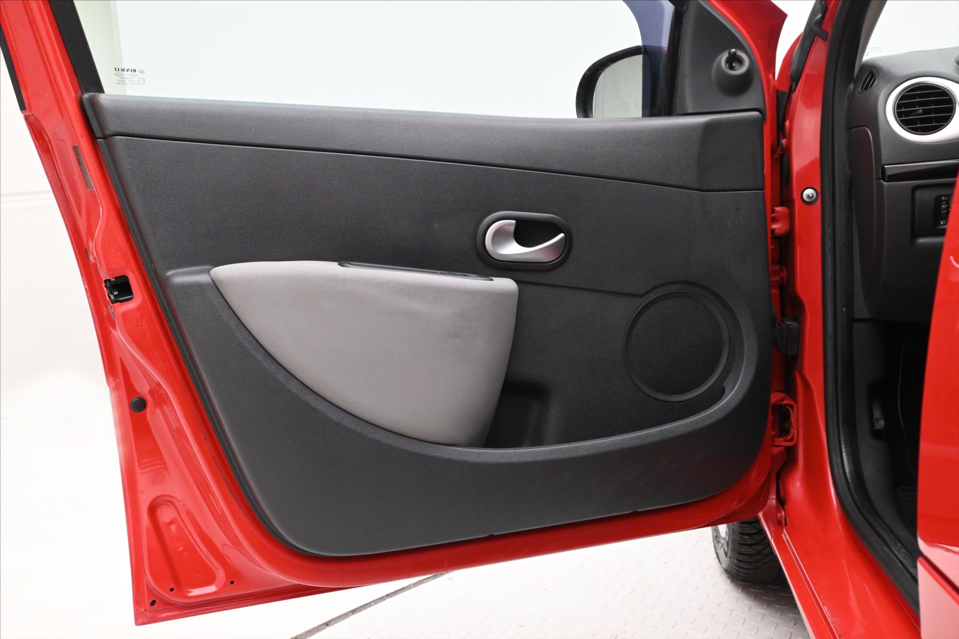 Hlavní fotografie vozu Renault Clio 1,2 Tce 74kW GRANDT (20)