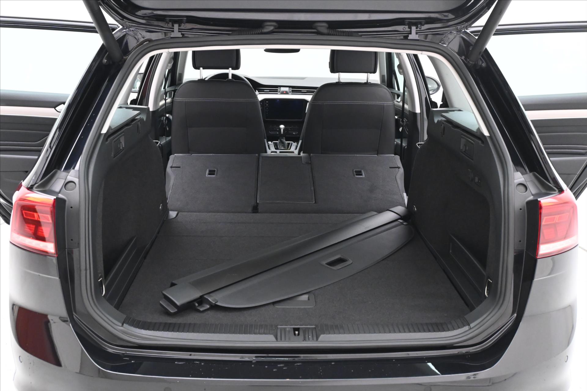 Hlavní fotografie vozu Volkswagen Passat 2,0 TDI 110kW DSG ELEGANCE Záruka až 5 let (10)