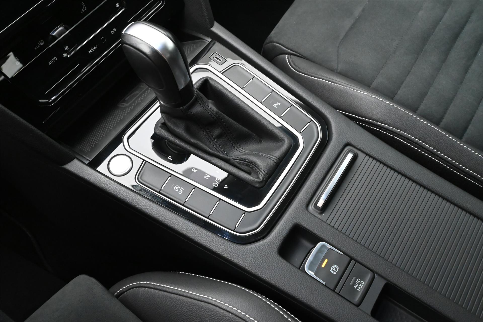 Hlavní fotografie vozu Volkswagen Passat 2,0 TDI 110kW DSG ELEGANCE Záruka až 5 let (23)