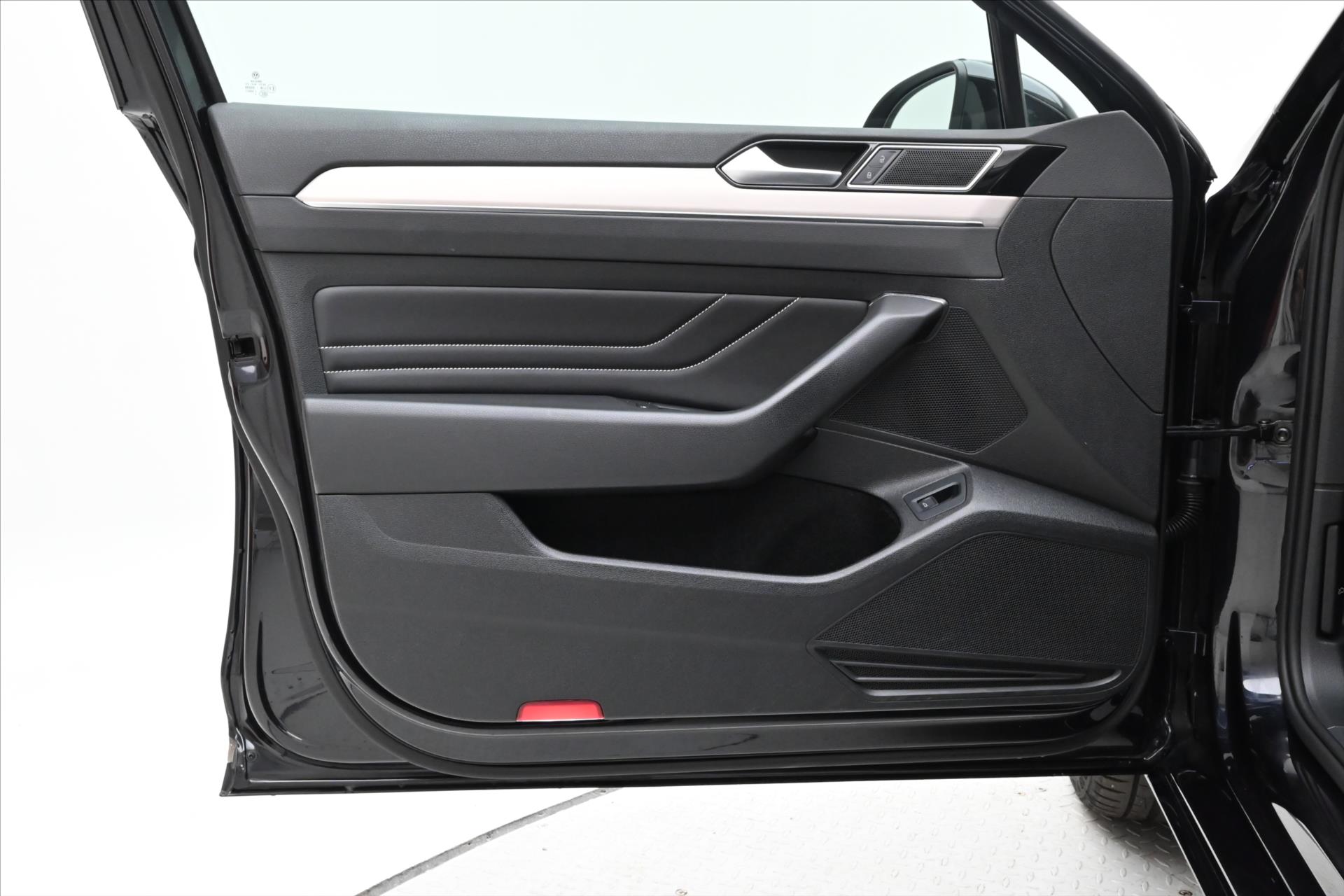 Hlavní fotografie vozu Volkswagen Passat 2,0 TDI 110kW DSG ELEGANCE Záruka až 5 let (24)