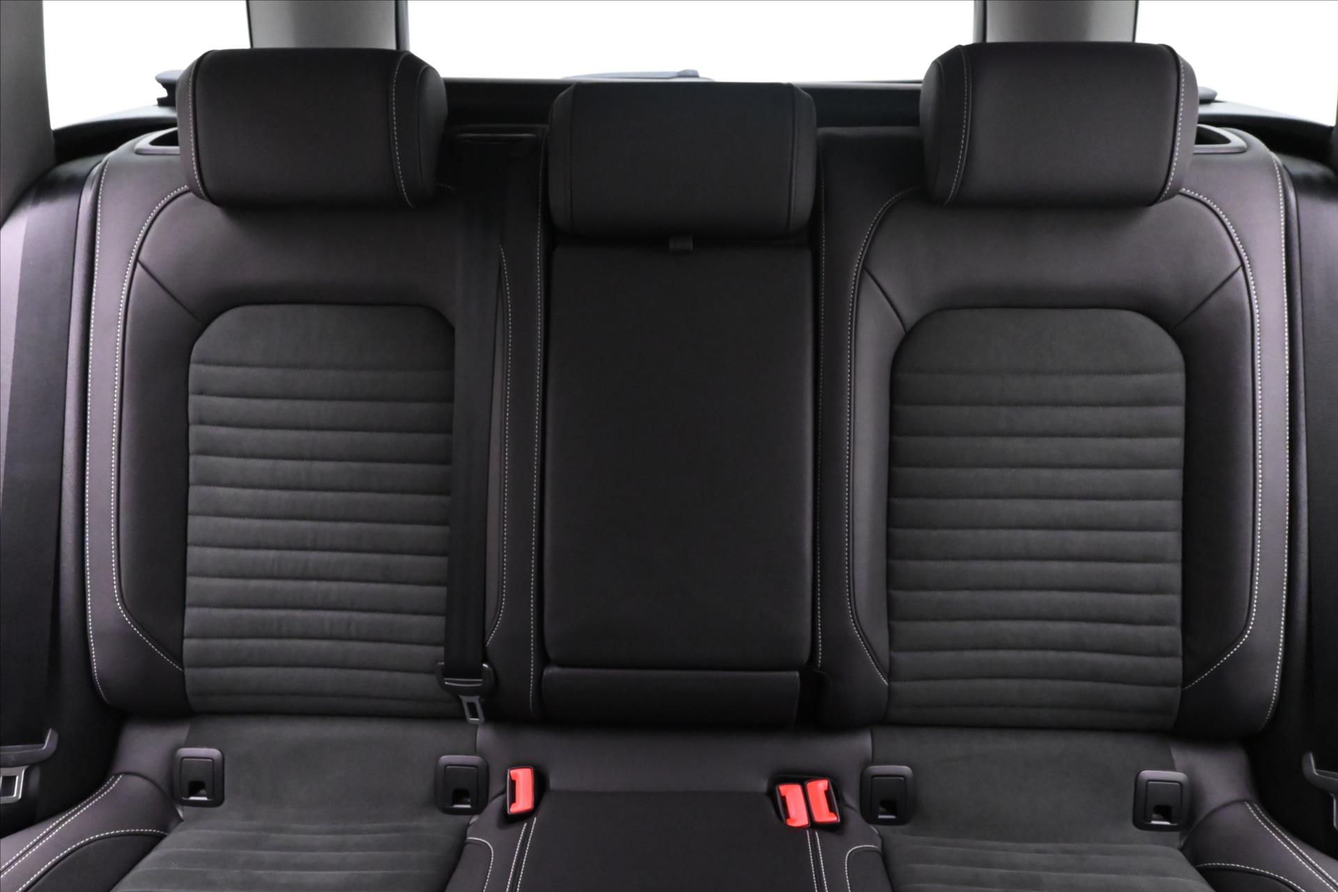 Hlavní fotografie vozu Volkswagen Passat 2,0 TDI 110kW DSG ELEGANCE Záruka až 5 let (27)