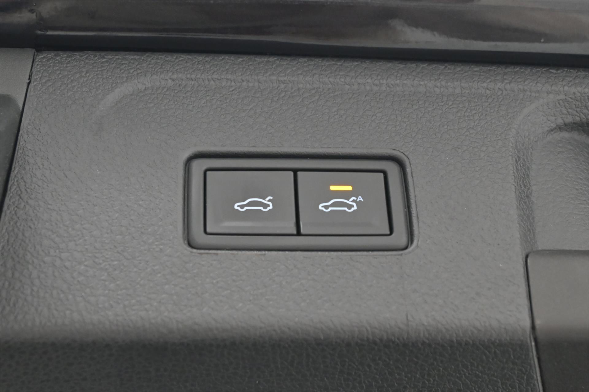 Hlavní fotografie vozu Volkswagen Passat 2,0 TDI 110kW DSG ELEGANCE Záruka až 5 let (29)