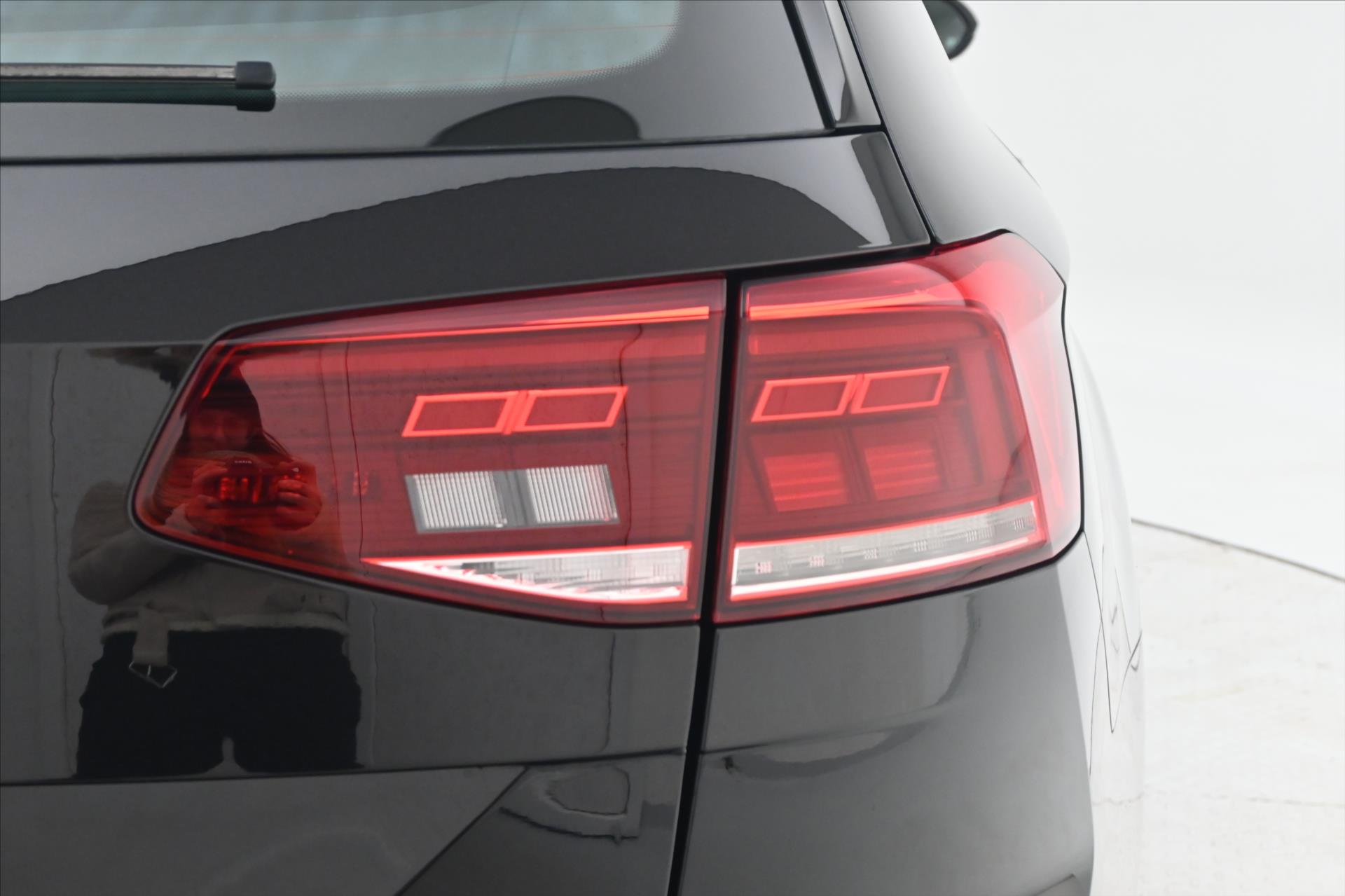 Hlavní fotografie vozu Volkswagen Passat 2,0 TDI 110kW DSG ELEGANCE Záruka až 5 let (32)