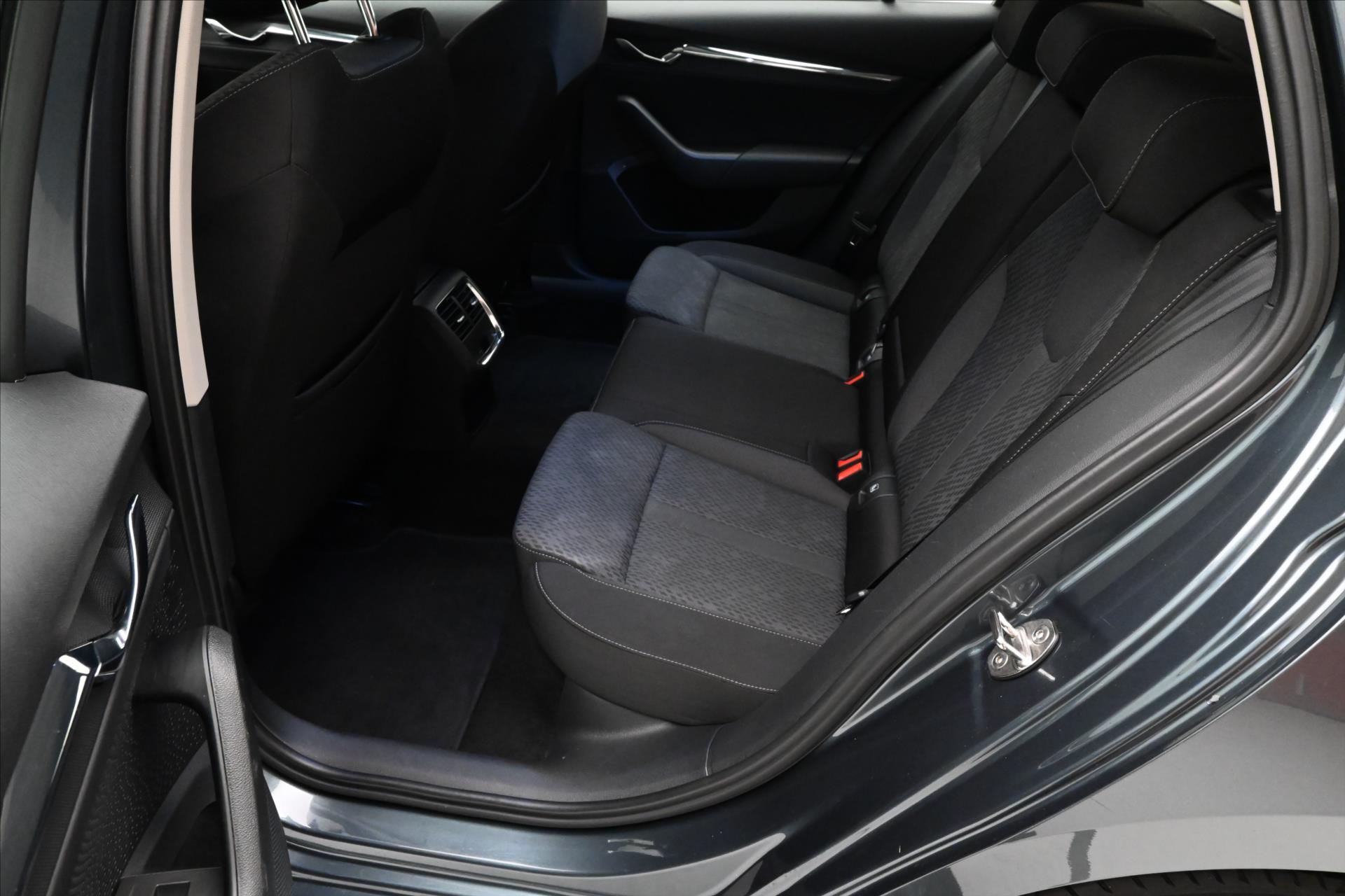 Hlavní fotografie vozu Škoda Octavia 2,0 TDI 110 kW DSG Style Záruka až 5 let (14)