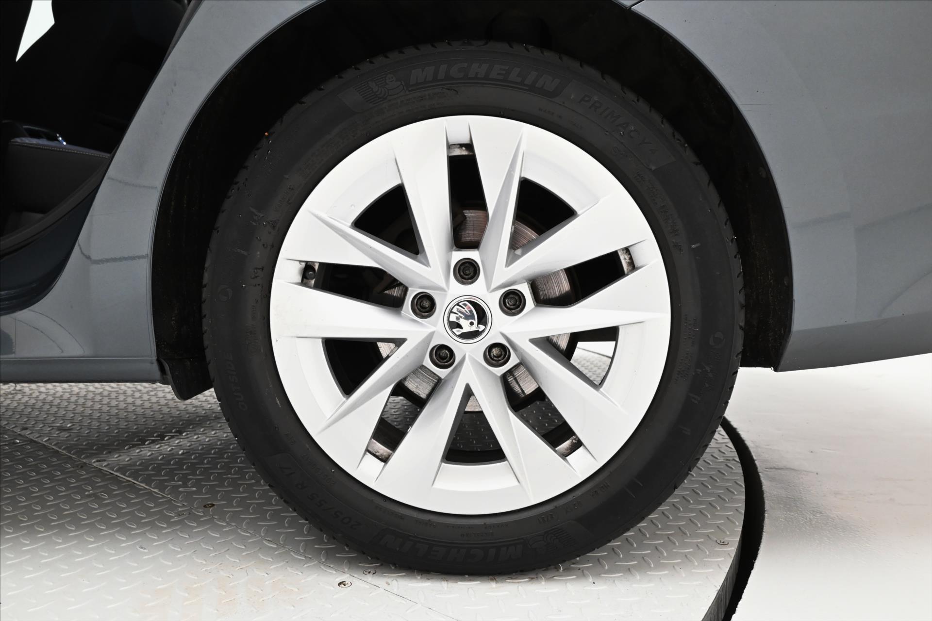 Hlavní fotografie vozu Škoda Octavia 2,0 TDI 110 kW DSG Style Záruka až 5 let (32)