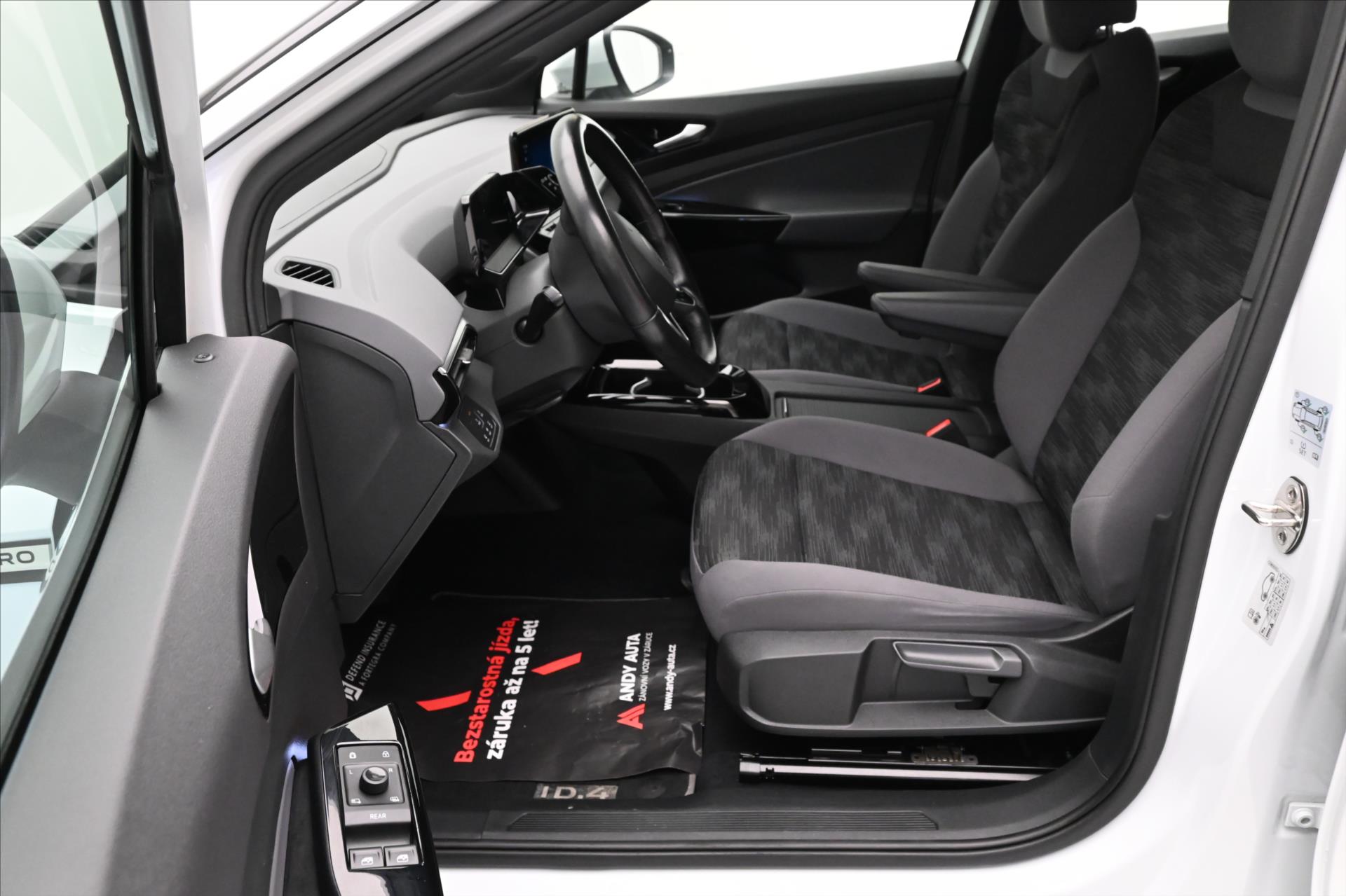 Hlavní fotografie vozu Volkswagen ID.4 150kW 77kWh PERFORMANCE Záruka až 5 let (12)